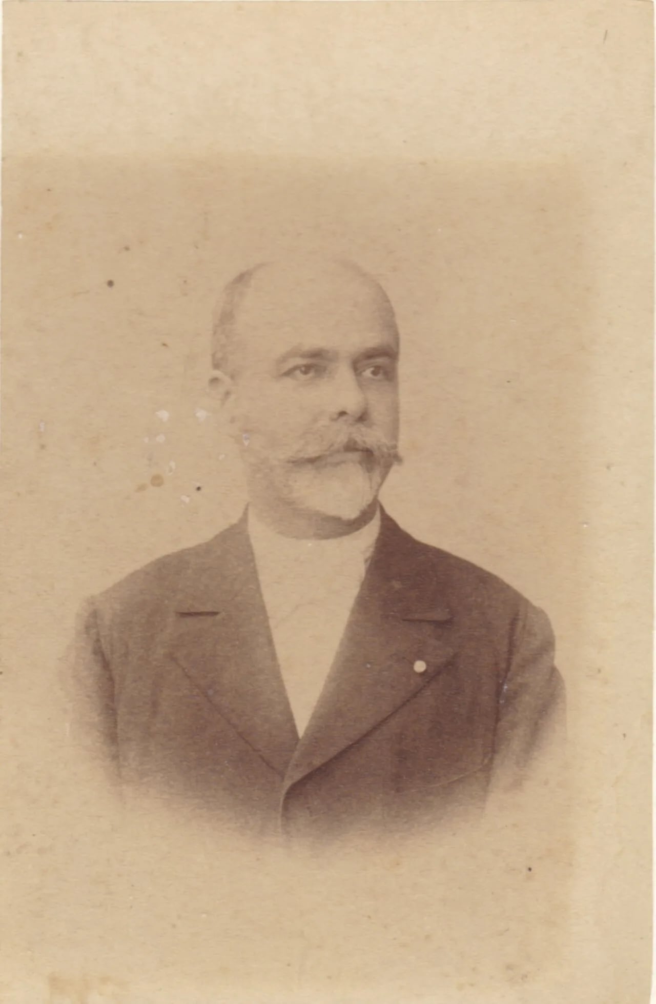 Porträt von Pierre Estienne (1855–1907) – Gedenkseite