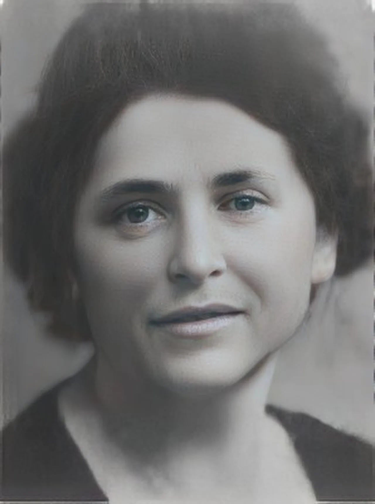 Portrait of Yvonne Chollet (1897–1945) – memorial page