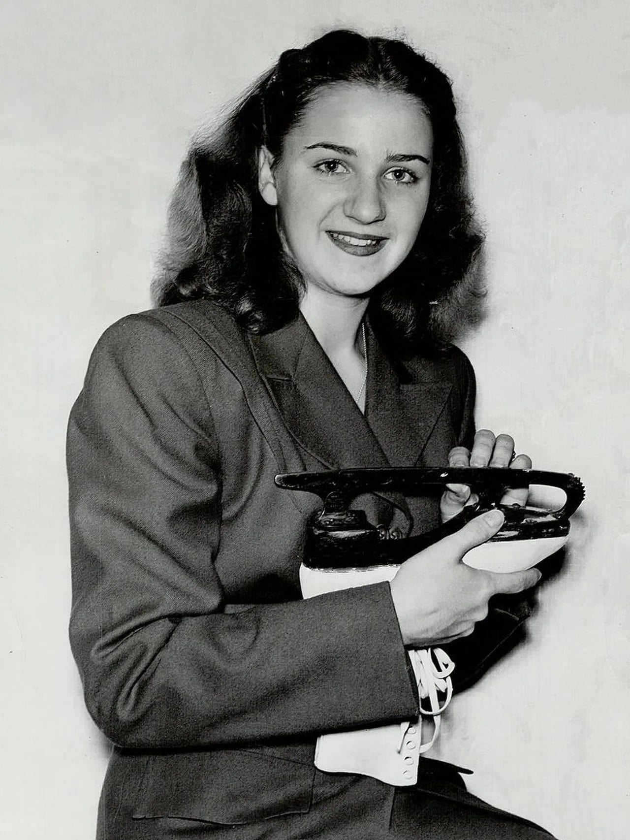 Portrait of Suzanne Morrow (1930–2006) – memorial page
