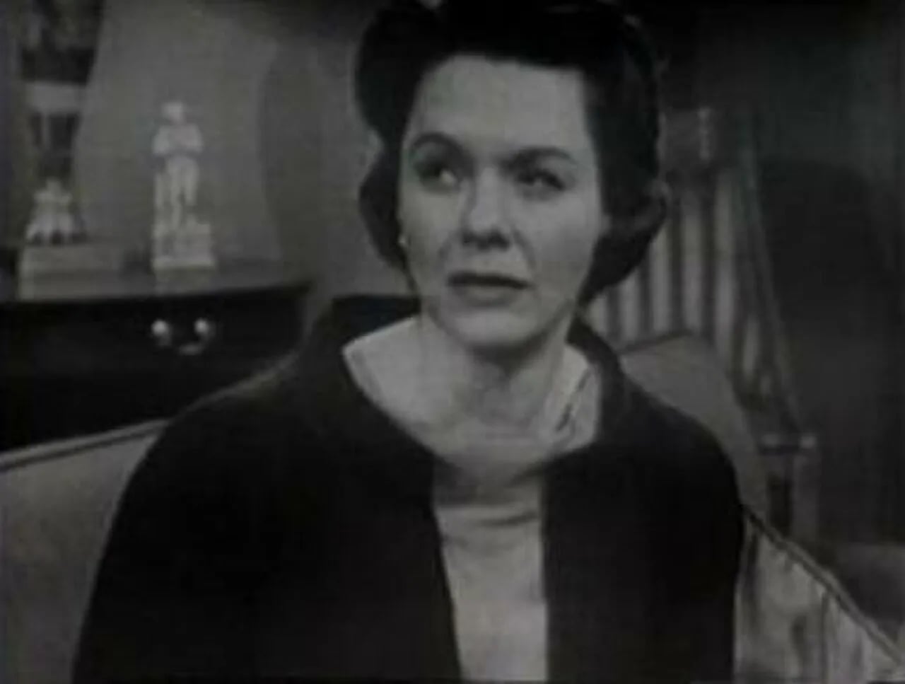 Portrait of Helen Wagner (1918–2010) – memorial page