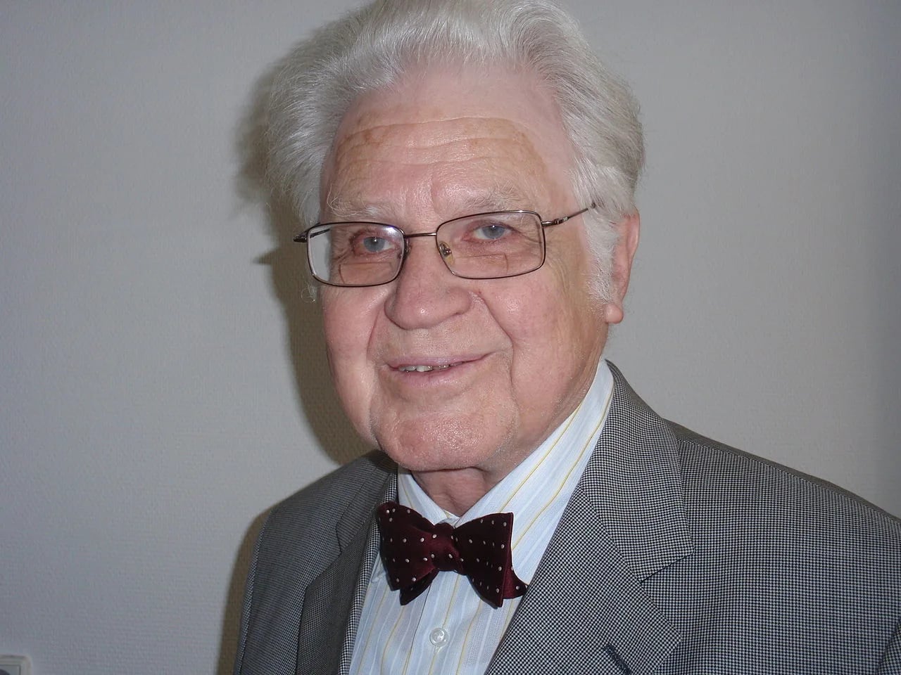 Portrait of Kai Larsen (1926–2012) – memorial page