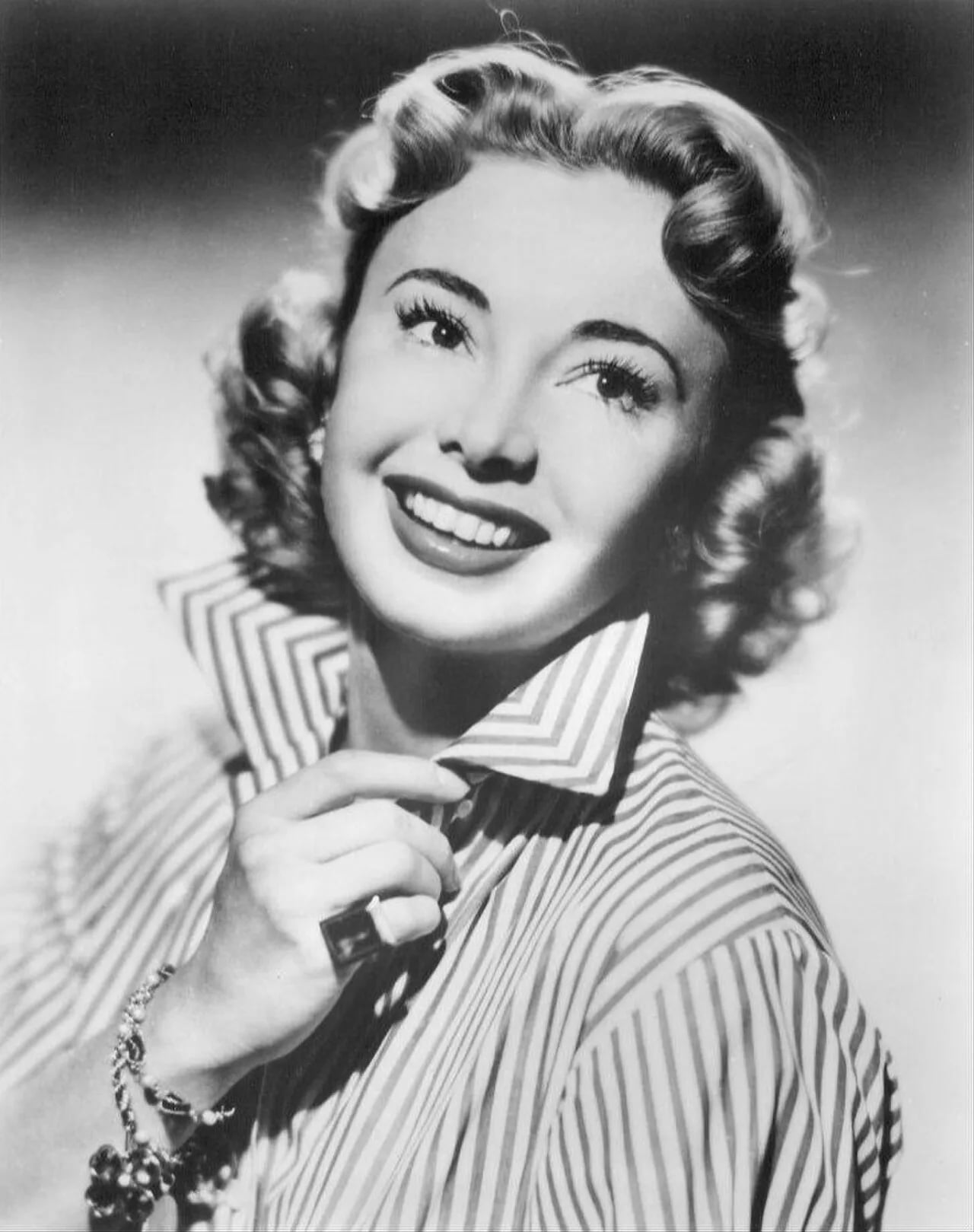 Portrait of Audrey Meadows (1922–1996) – memorial page