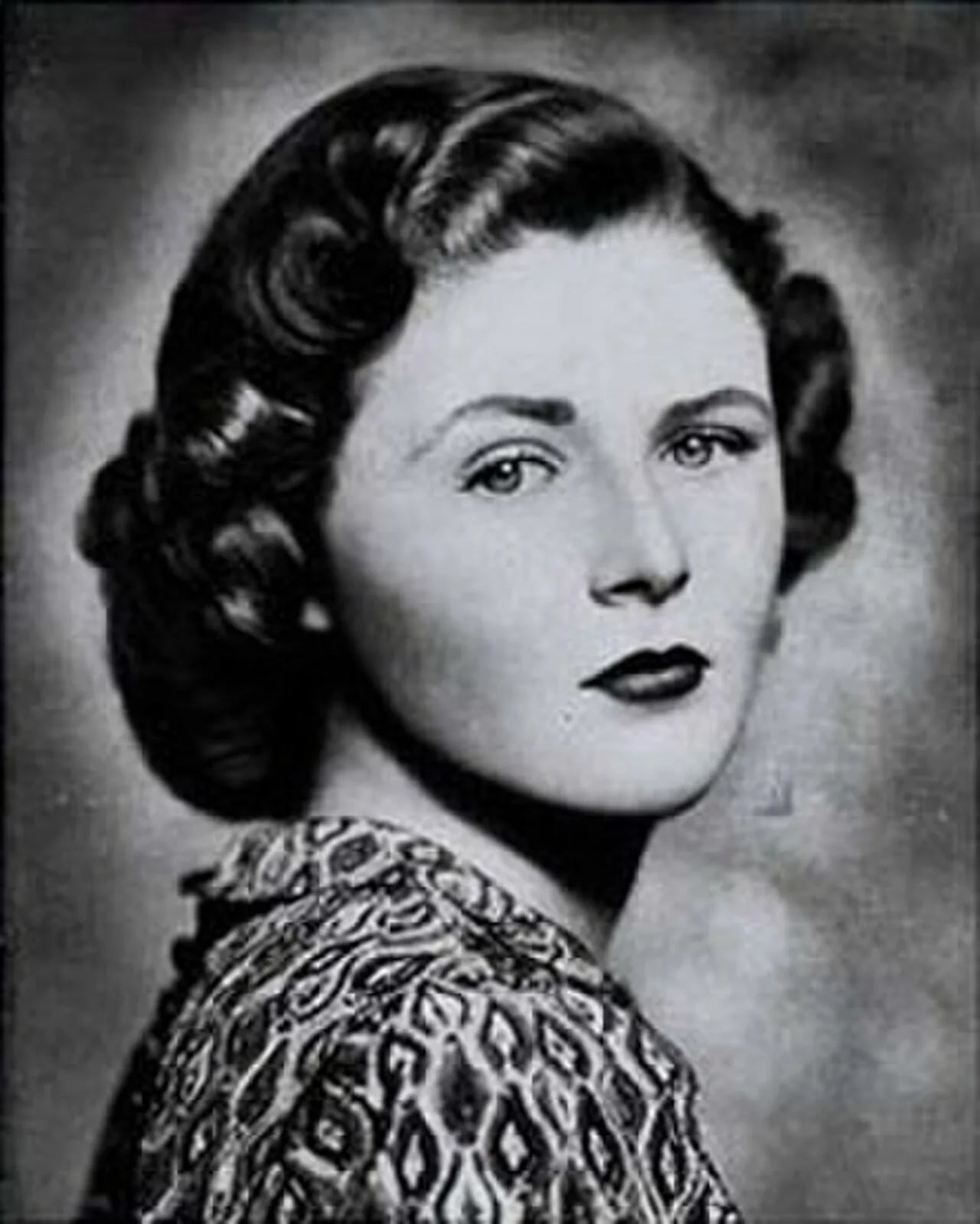 Portrait of Pamela Harriman (1920–1997) – memorial page