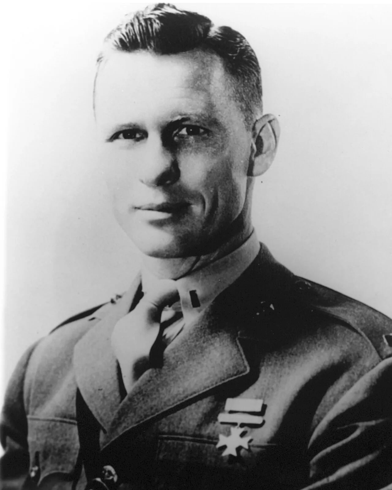 Portrait of Jack Lummus (1915–1945) – memorial page