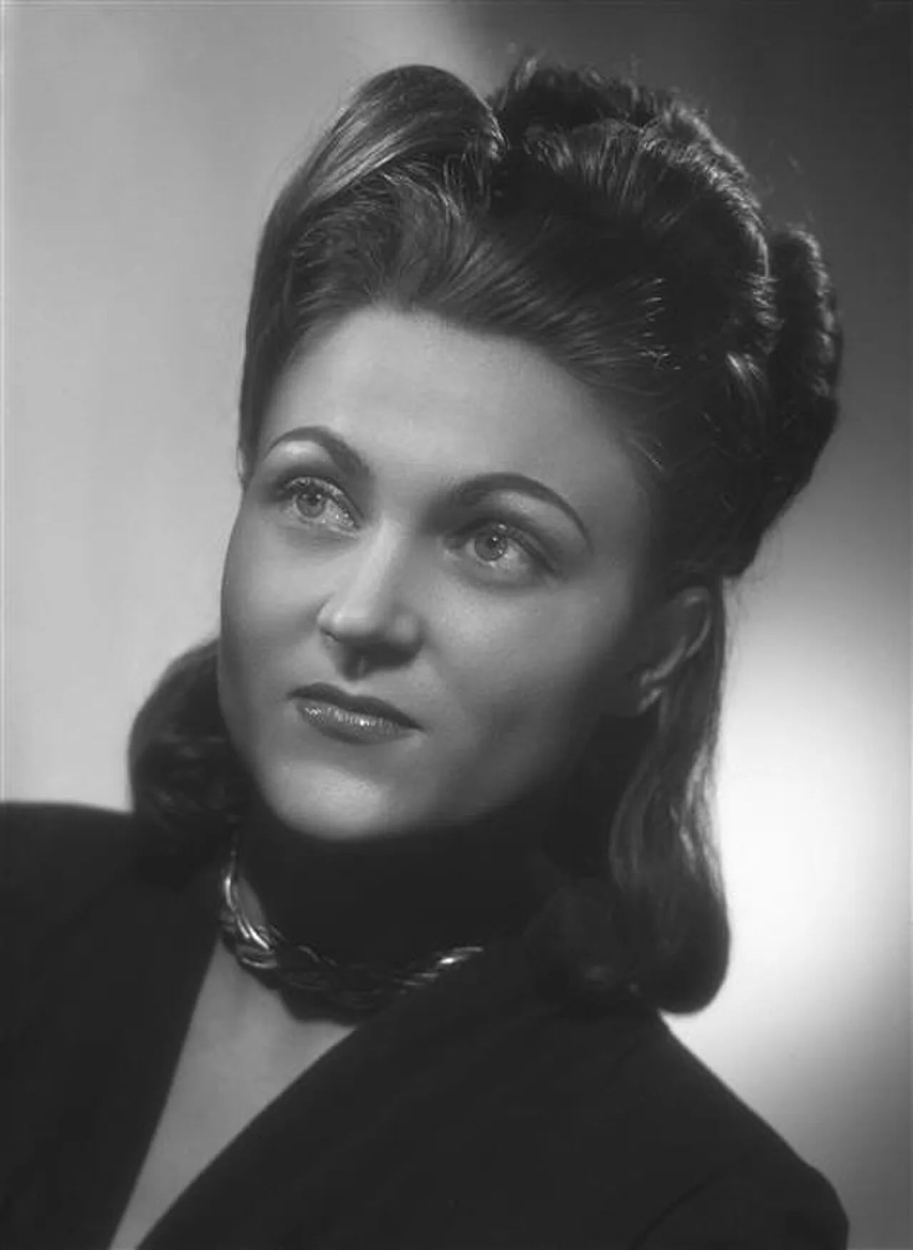 Portrait of Renée Faure (1918–2005) – memorial page