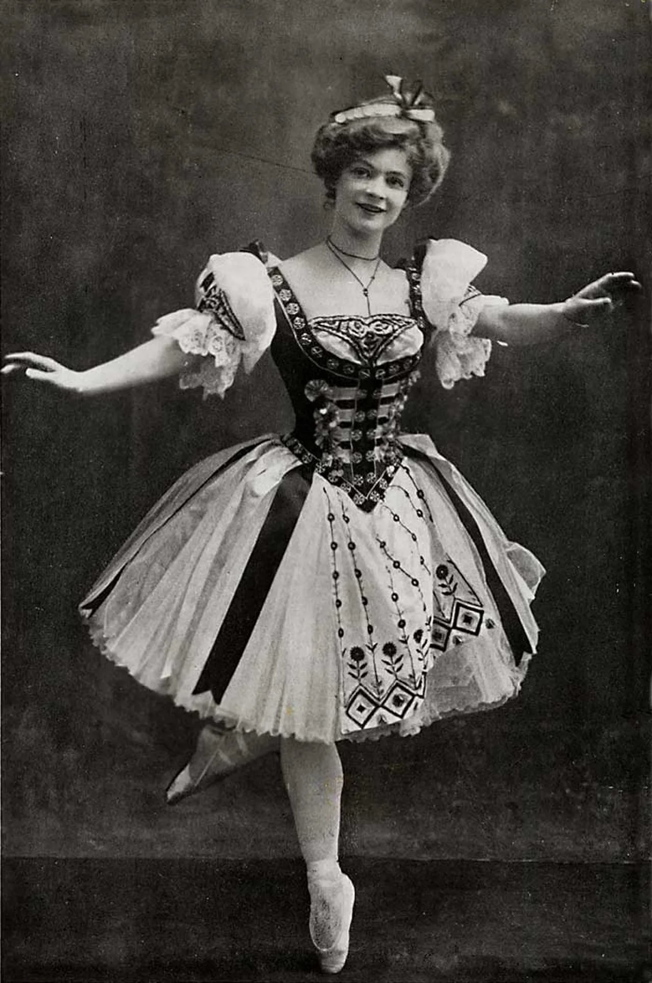 Portrait of Adeline Genée (1878–1970) – memorial page