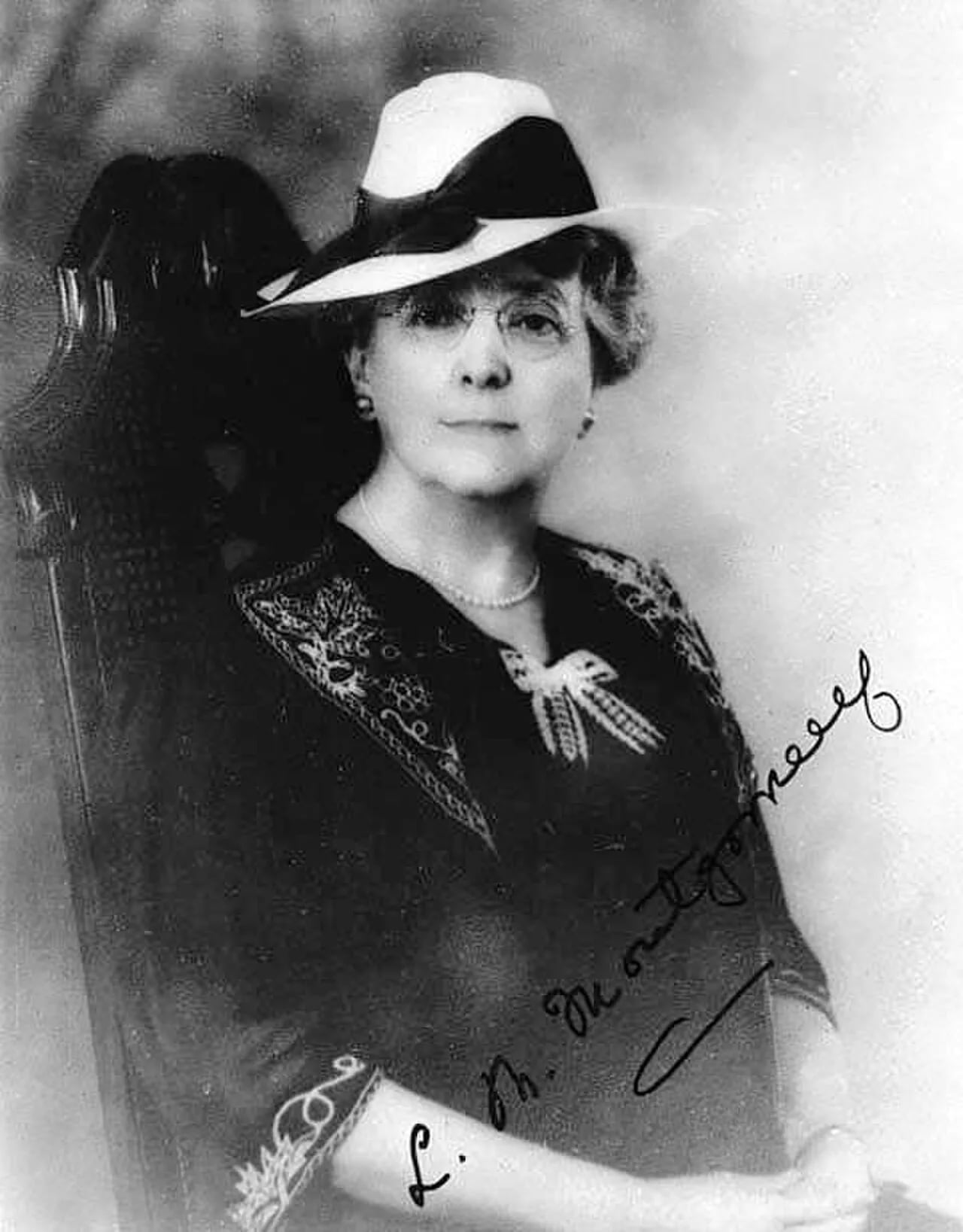 Portrait of Lucy Maud Montgomery (1874–1942) – memorial page