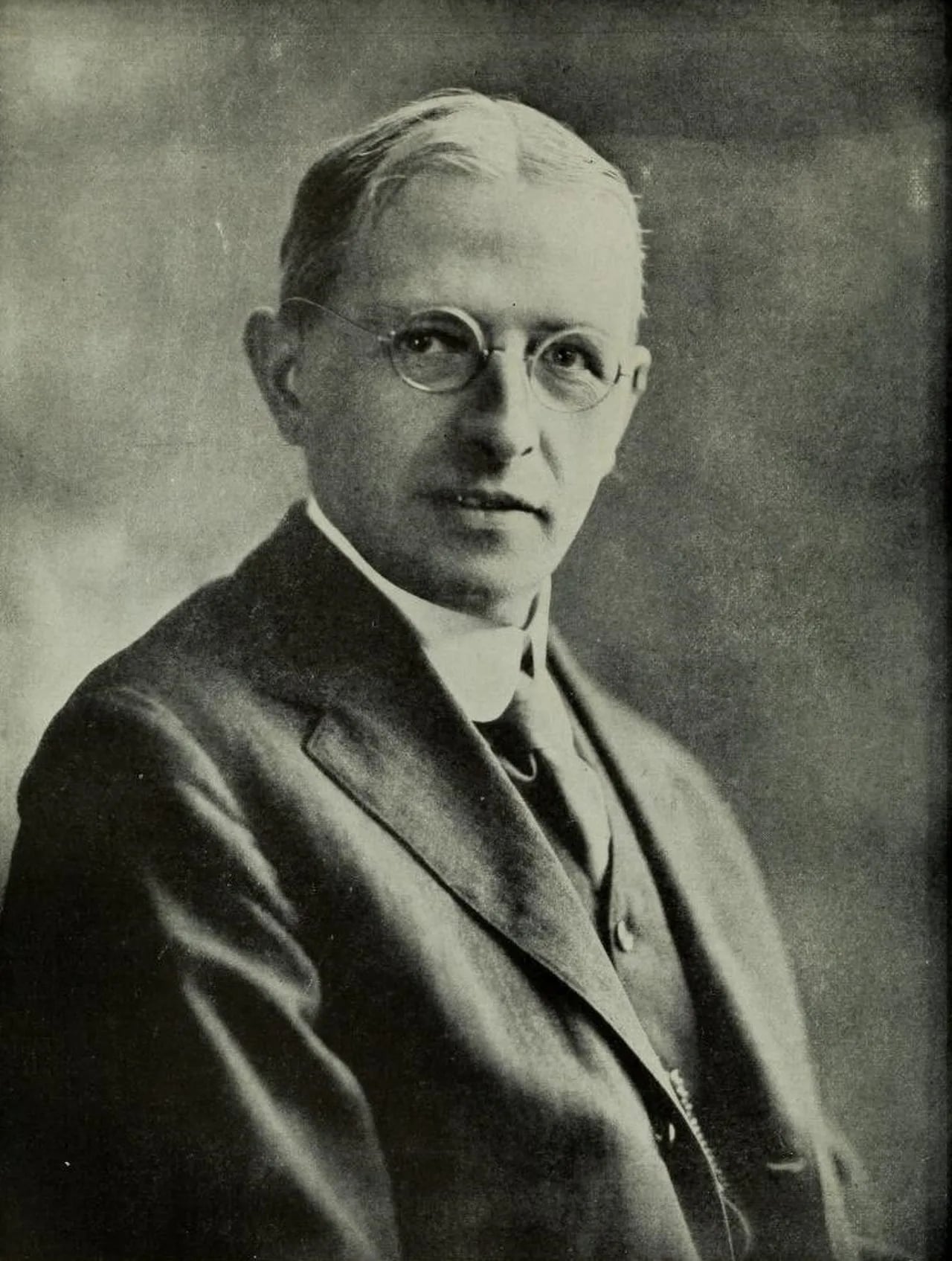 Porträt von Henry Norris Russell (1877–1957) – Gedenkseite