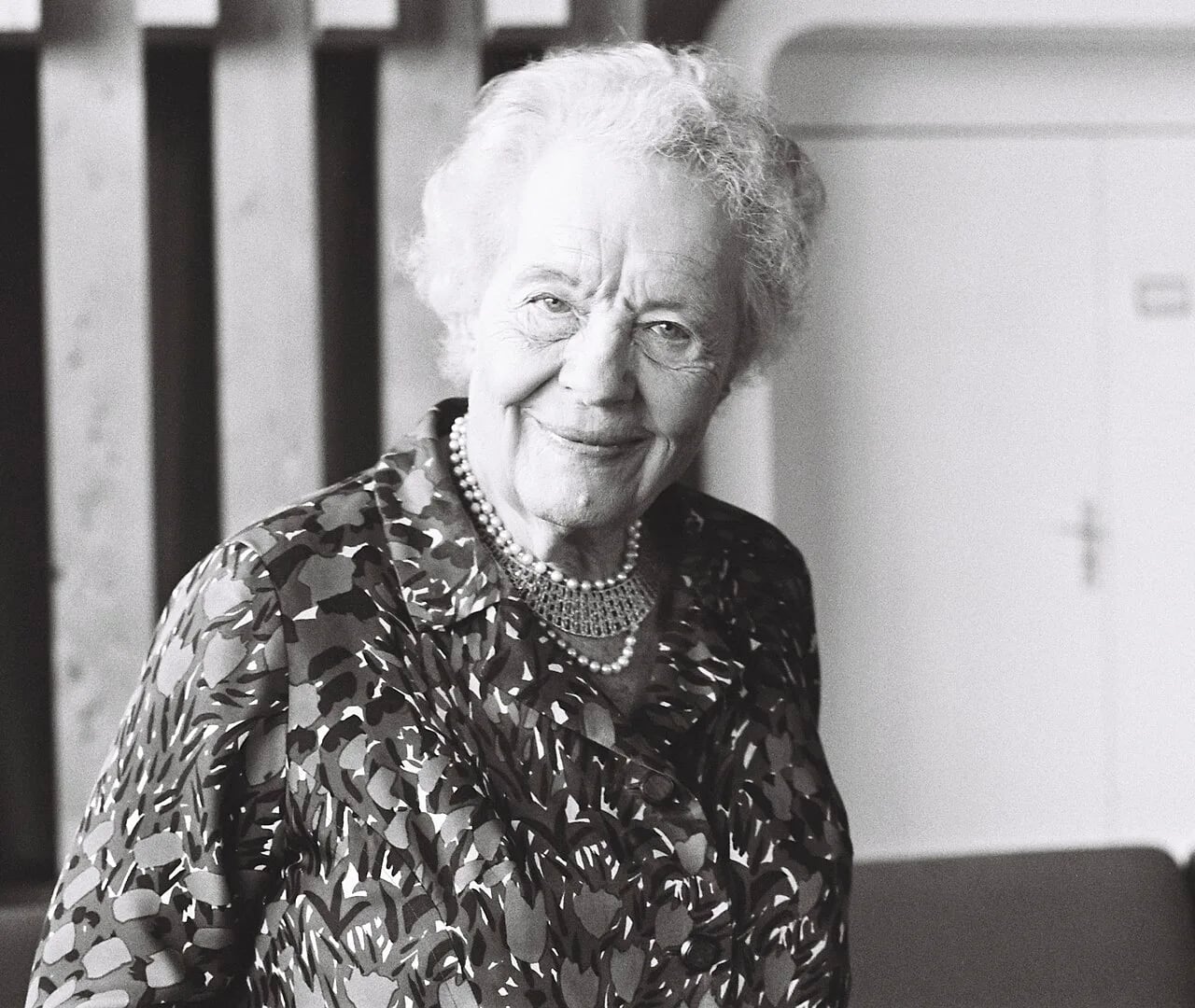 Porträt von Louise Weiss (1893–1983) – Gedenkseite