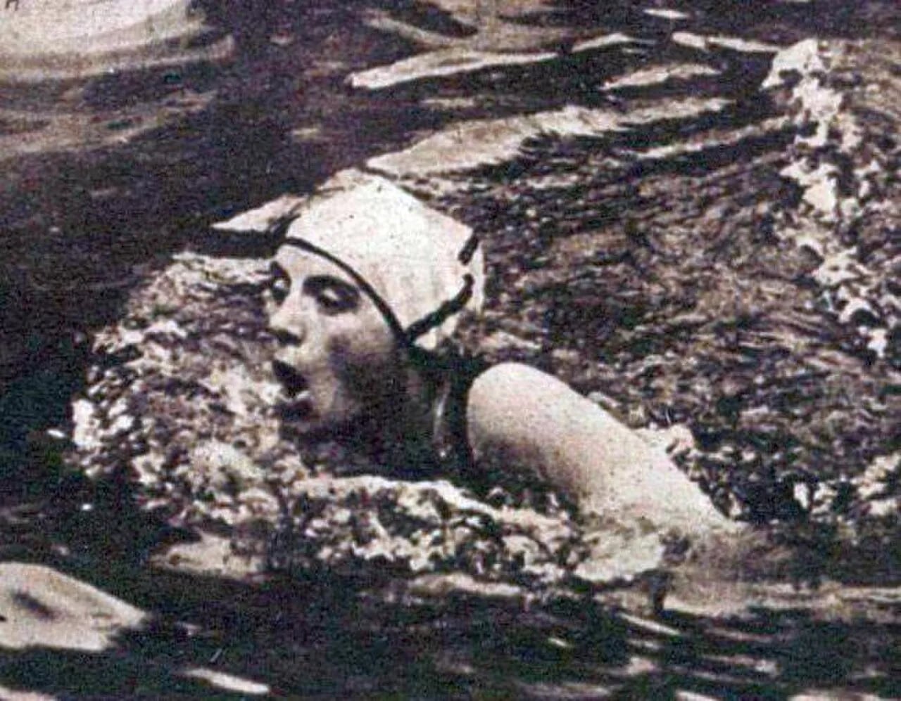 Portrait of Lucy Morton (1898–1980) – memorial page