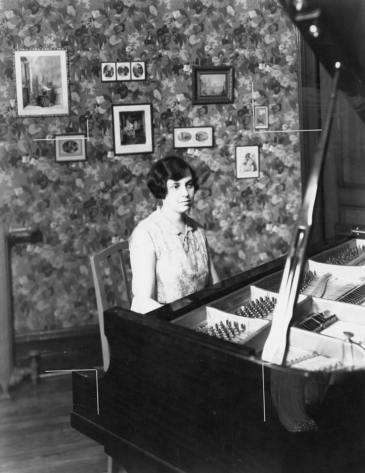 Portrait of Yvonne Hubert (1895–1988) – memorial page