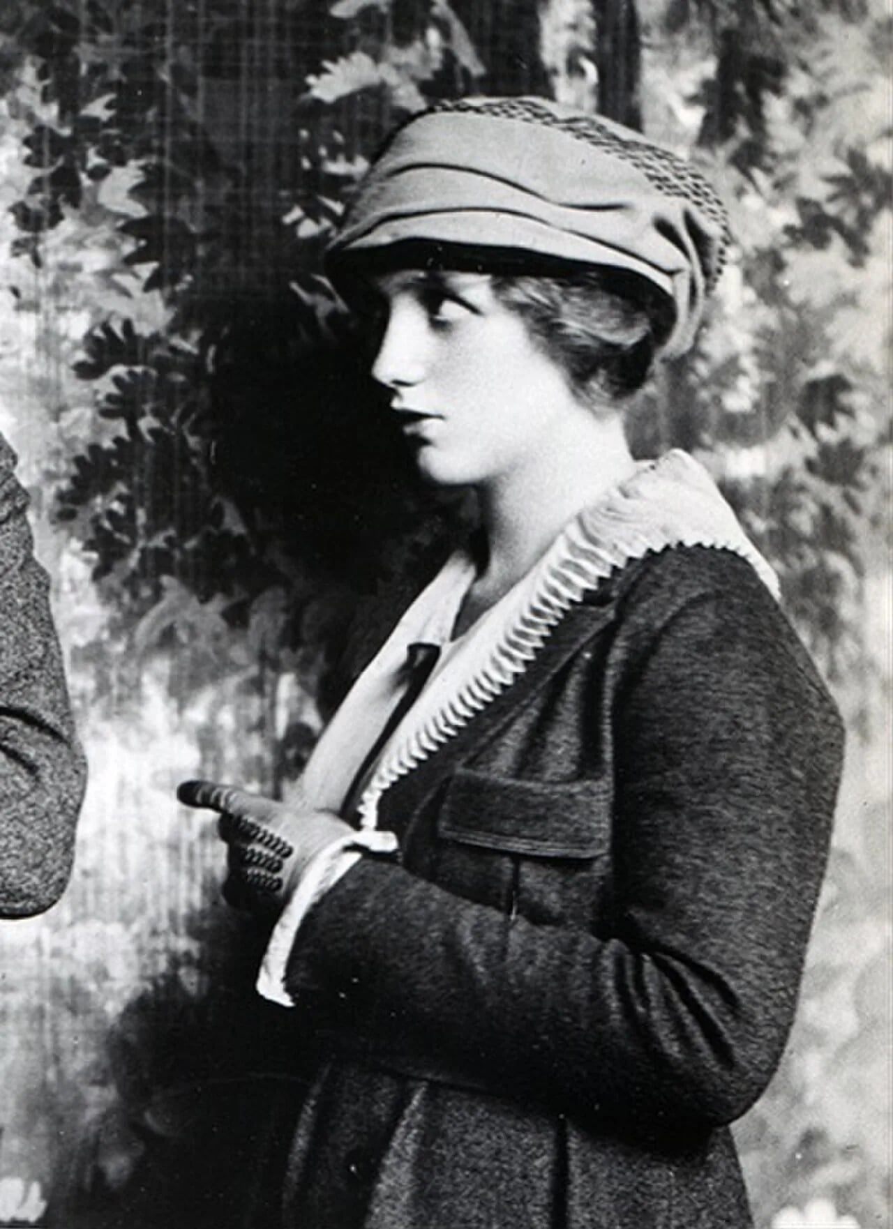 Portrait of Olive Carey (1896–1988) – memorial page