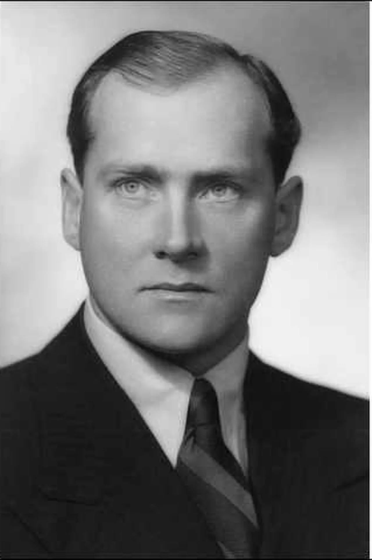 Portrait of John Rymill (1905–1968) – memorial page