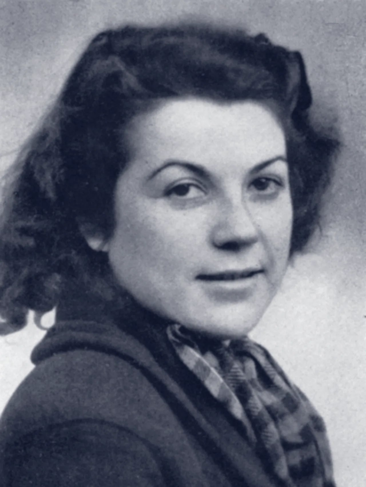 Portrait of Simone Le Port (1920–2009) – memorial page