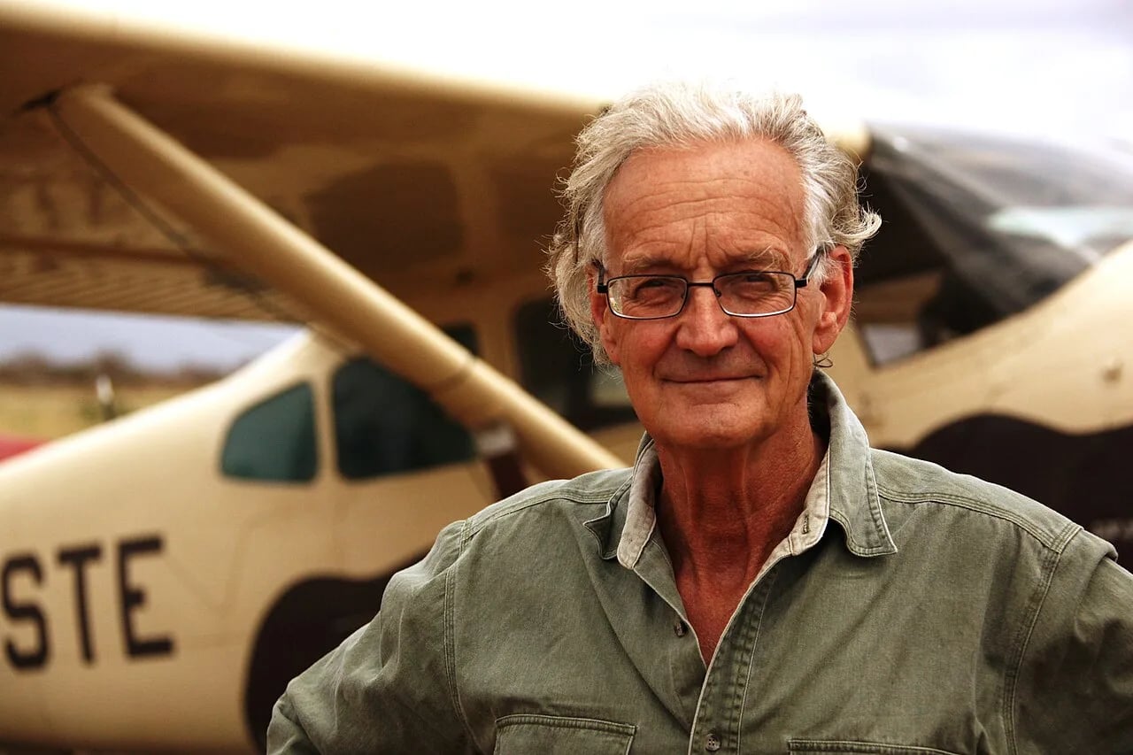 Portrait of Iain Douglas-Hamilton (1942–2025) – memorial page