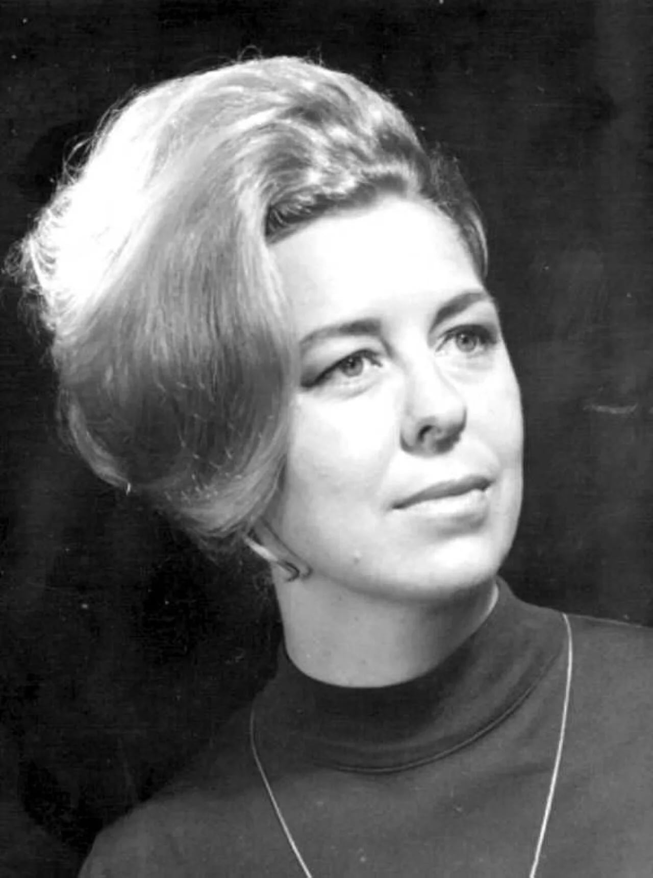 Portrait of Lori Wilson (1937–2019) – memorial page
