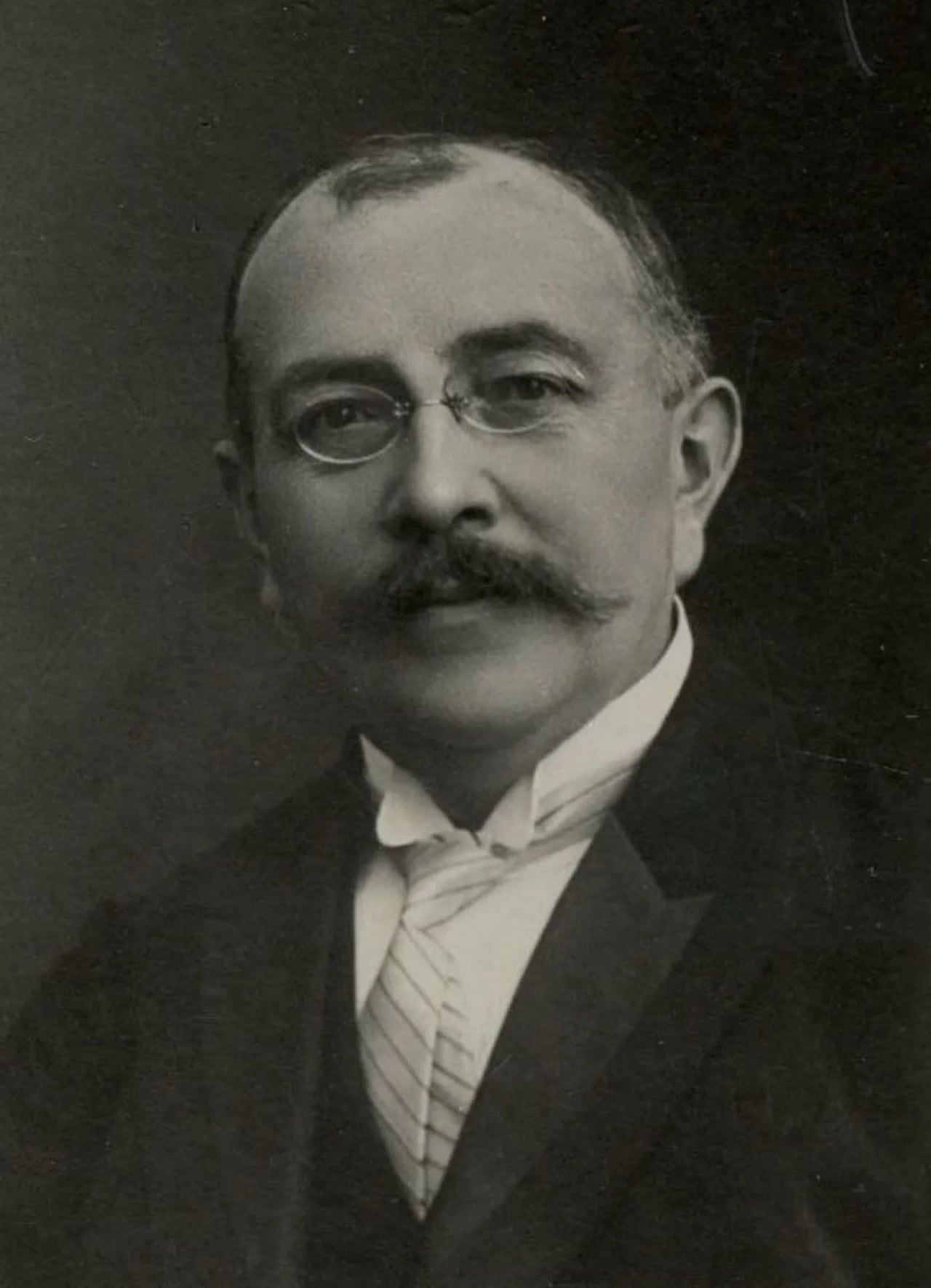 Portrait of Louis François Marie Auguste Knoepffler (1864–1918) – memorial page