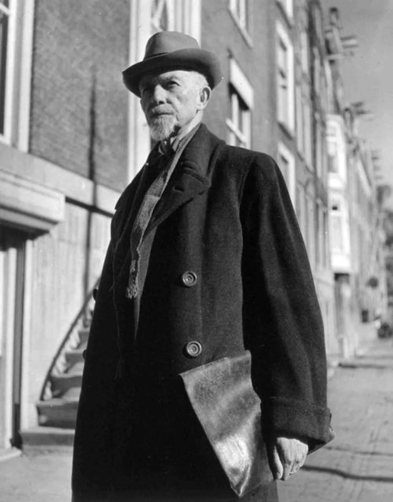 Portrait of Henri Wiessing (1878–1961) – memorial page