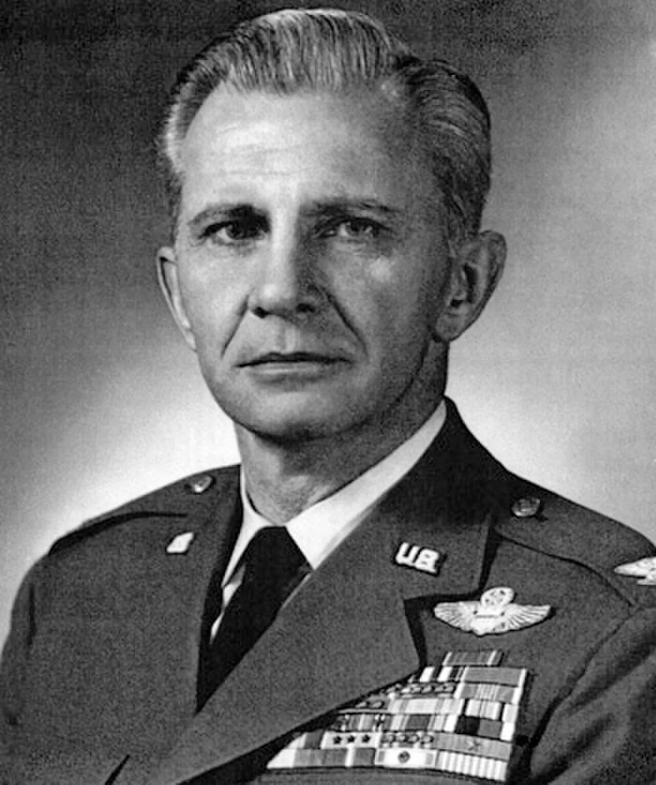 Portrait of William J. Hovde (1917–1996) – memorial page