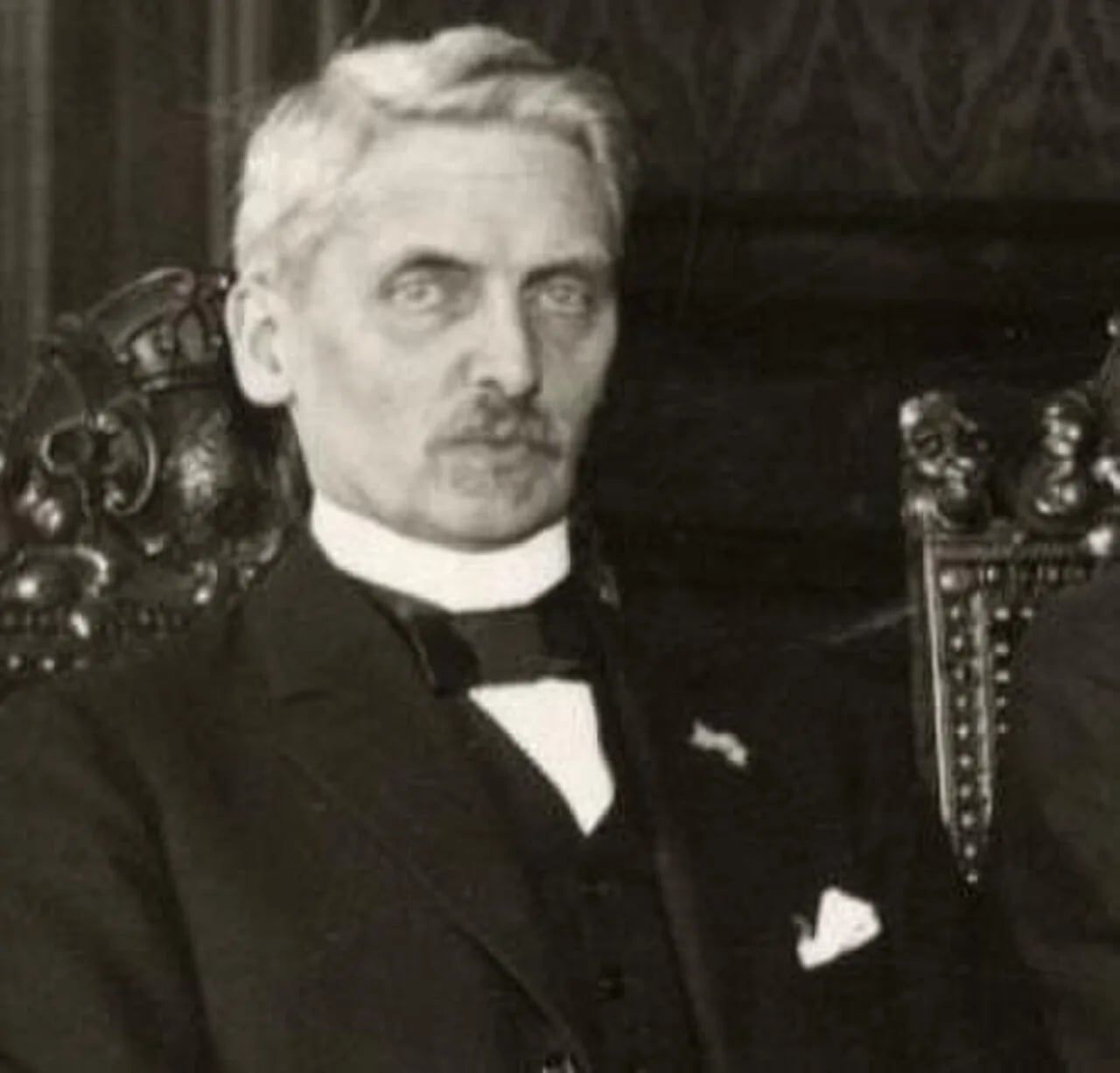 Portrait of Louis Van Oeyen (1865–1946) – memorial page