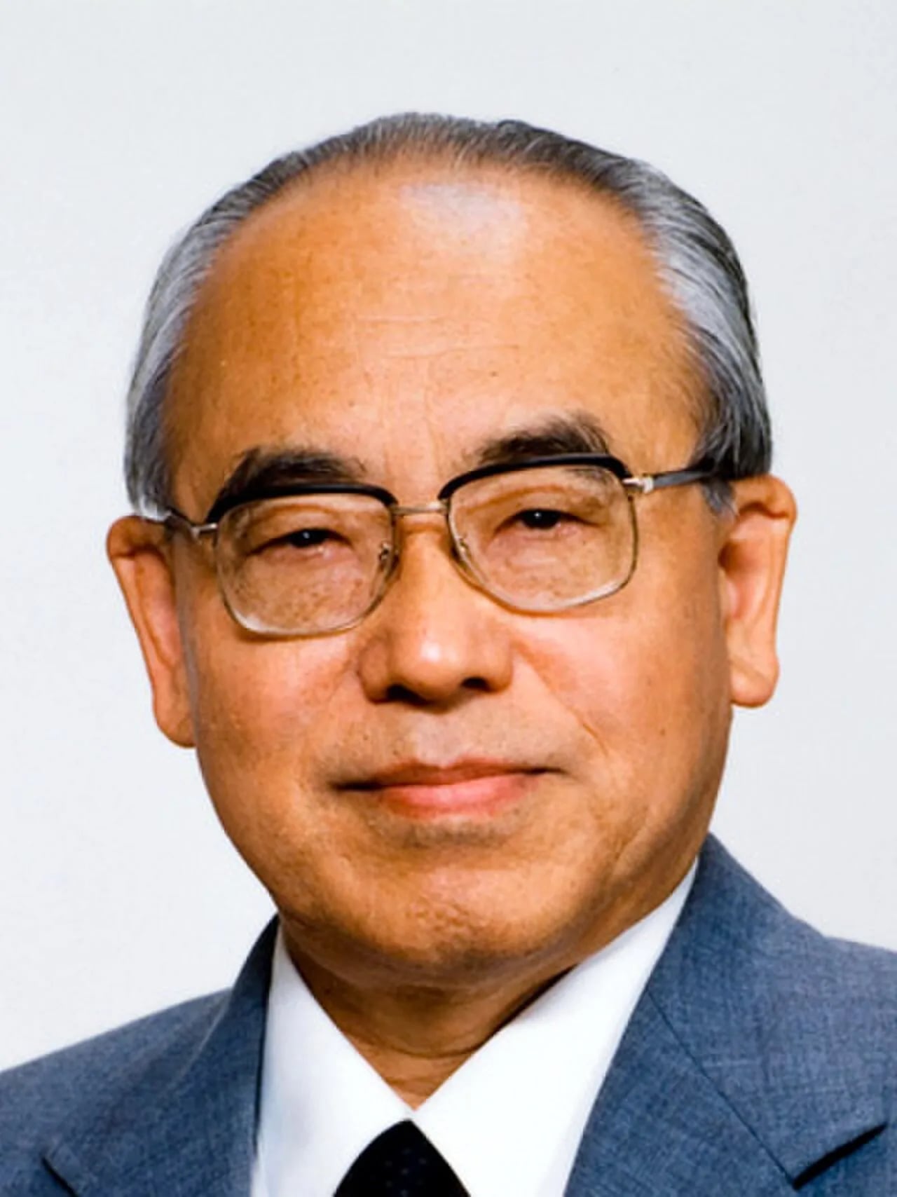 Porträt von Jun-ichi Tomizawa (1924–2017) – Gedenkseite
