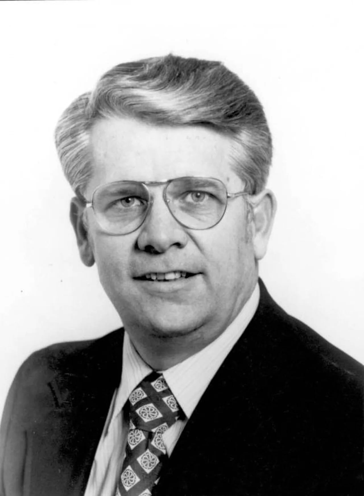 Portrait of Tom C. Brown (1933–2024) – memorial page