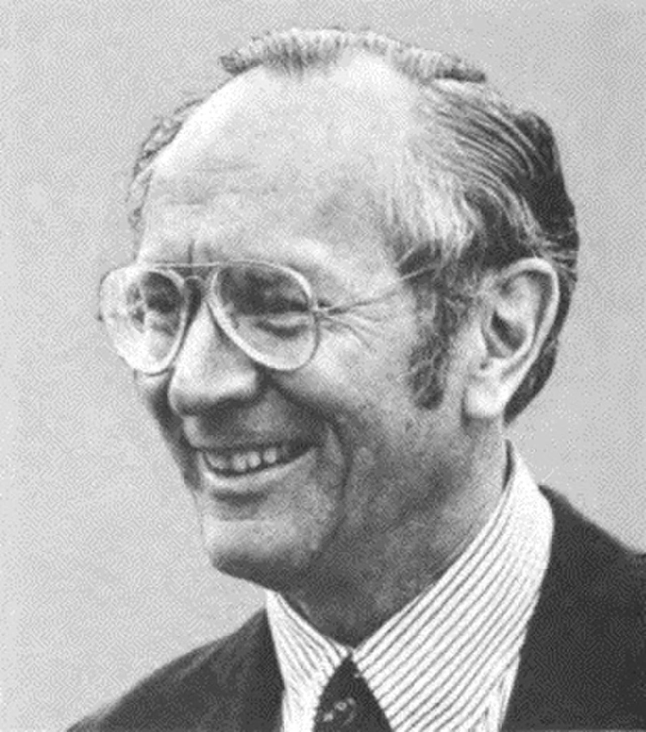 Portrait of Newton Steers (1917–1993) – memorial page