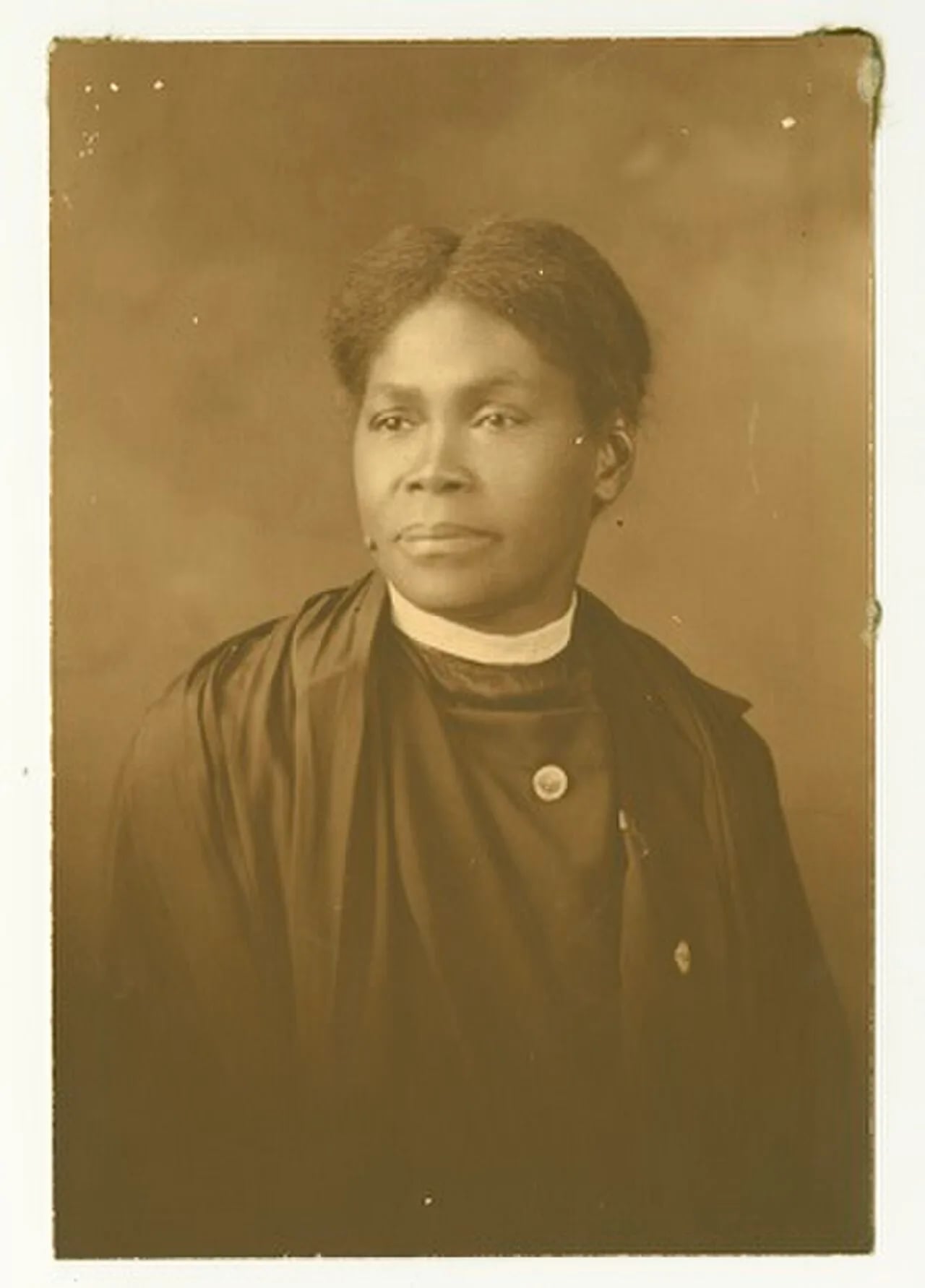 Portrait of Anna E. Hall (1870–1964) – memorial page