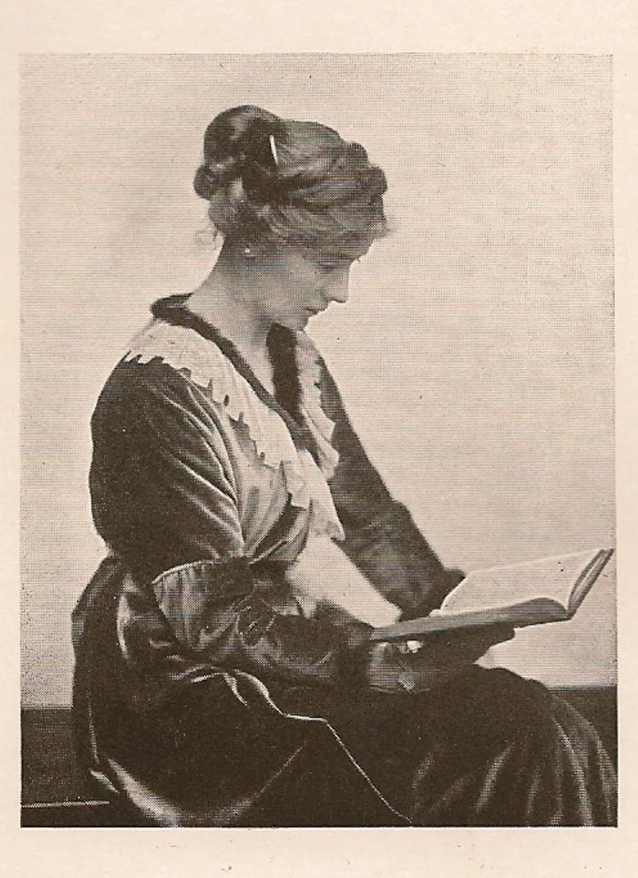 Portrait of Elizabeth Clark (1875–1972) – memorial page