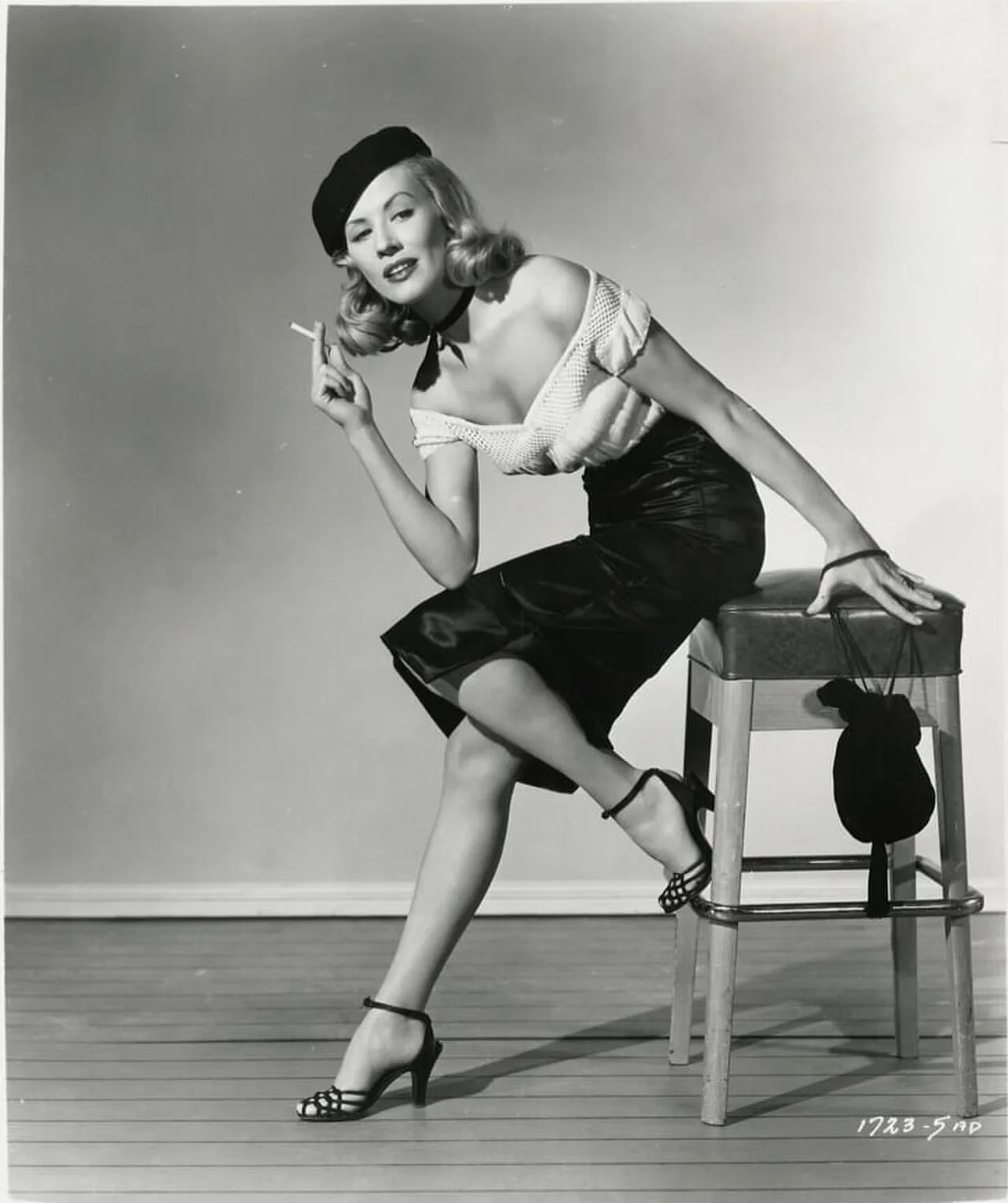 Portrait of Joyce Holden (1930–2022) – memorial page