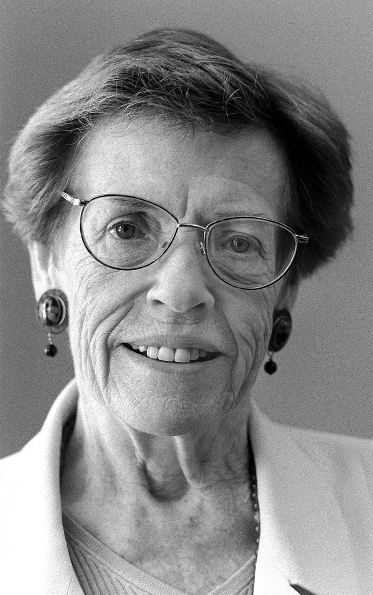Portrait of Sue Bierman (1924–2006) – memorial page