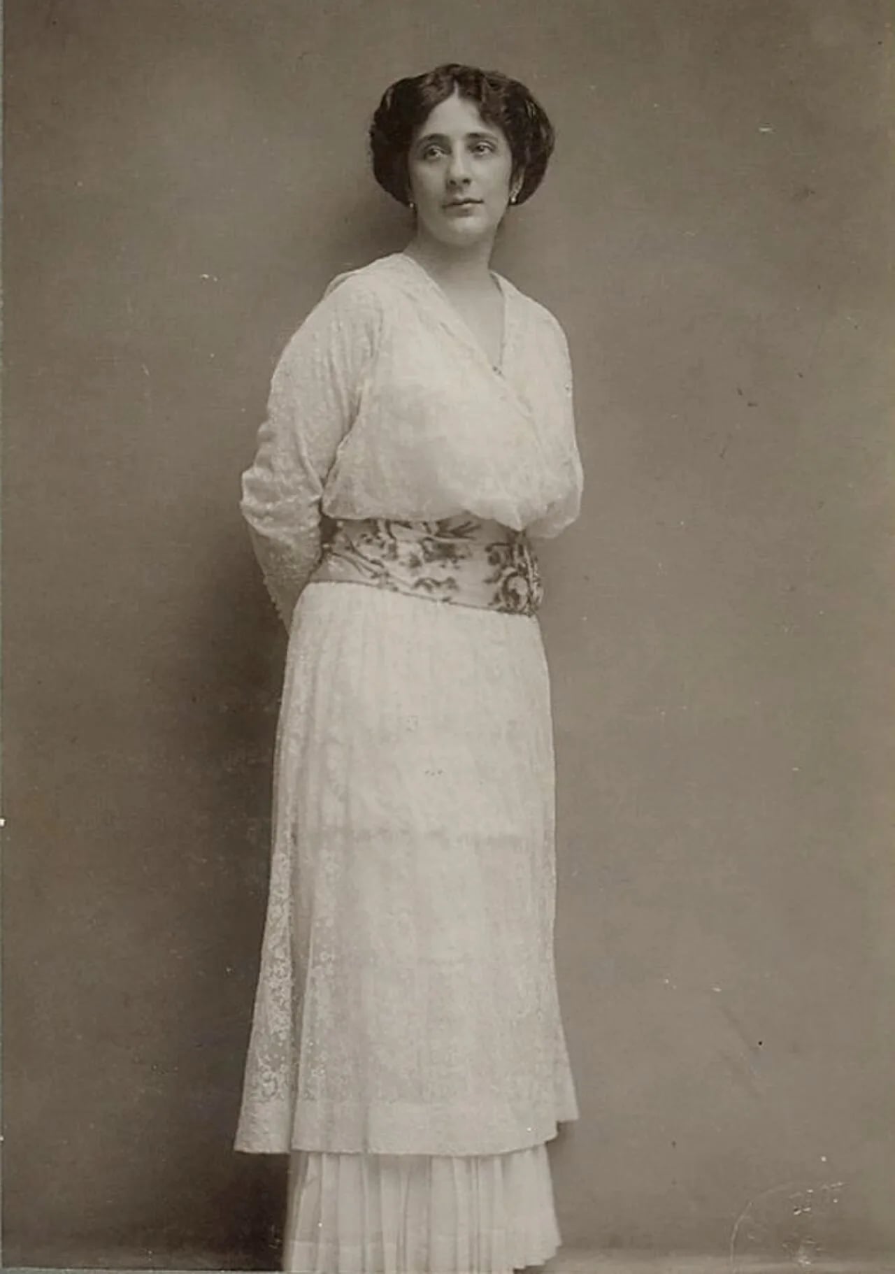 Portrait of Bella Paalen (1881–1964) – memorial page