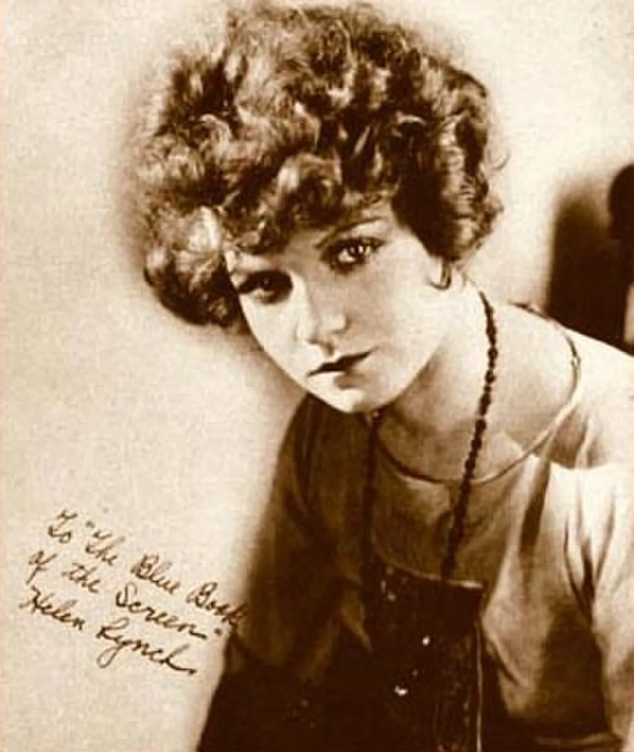Portrait of Helen Lynch (1900–1965) – memorial page