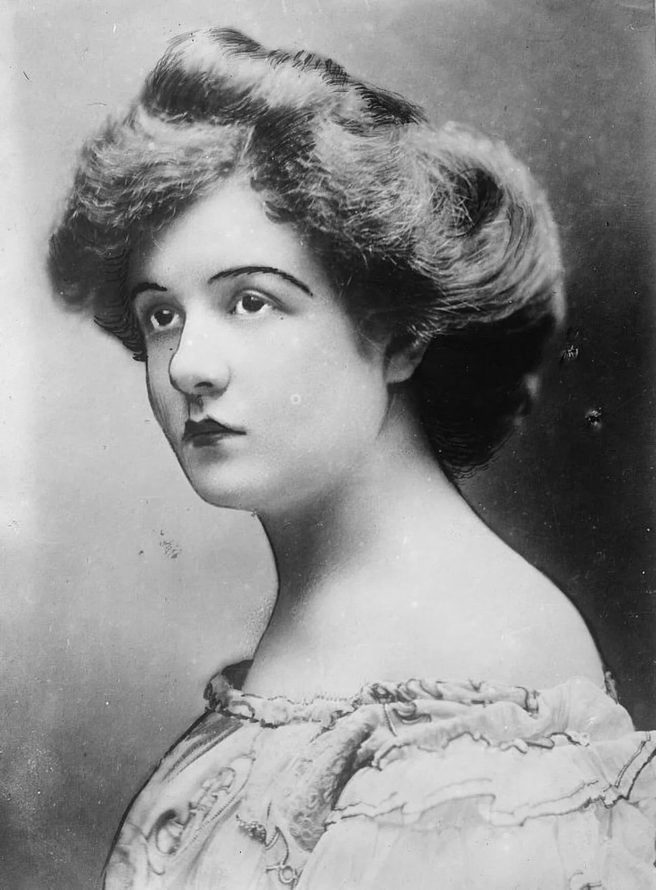 Portrait of Ruth Maycliffe (1888–1981) – memorial page