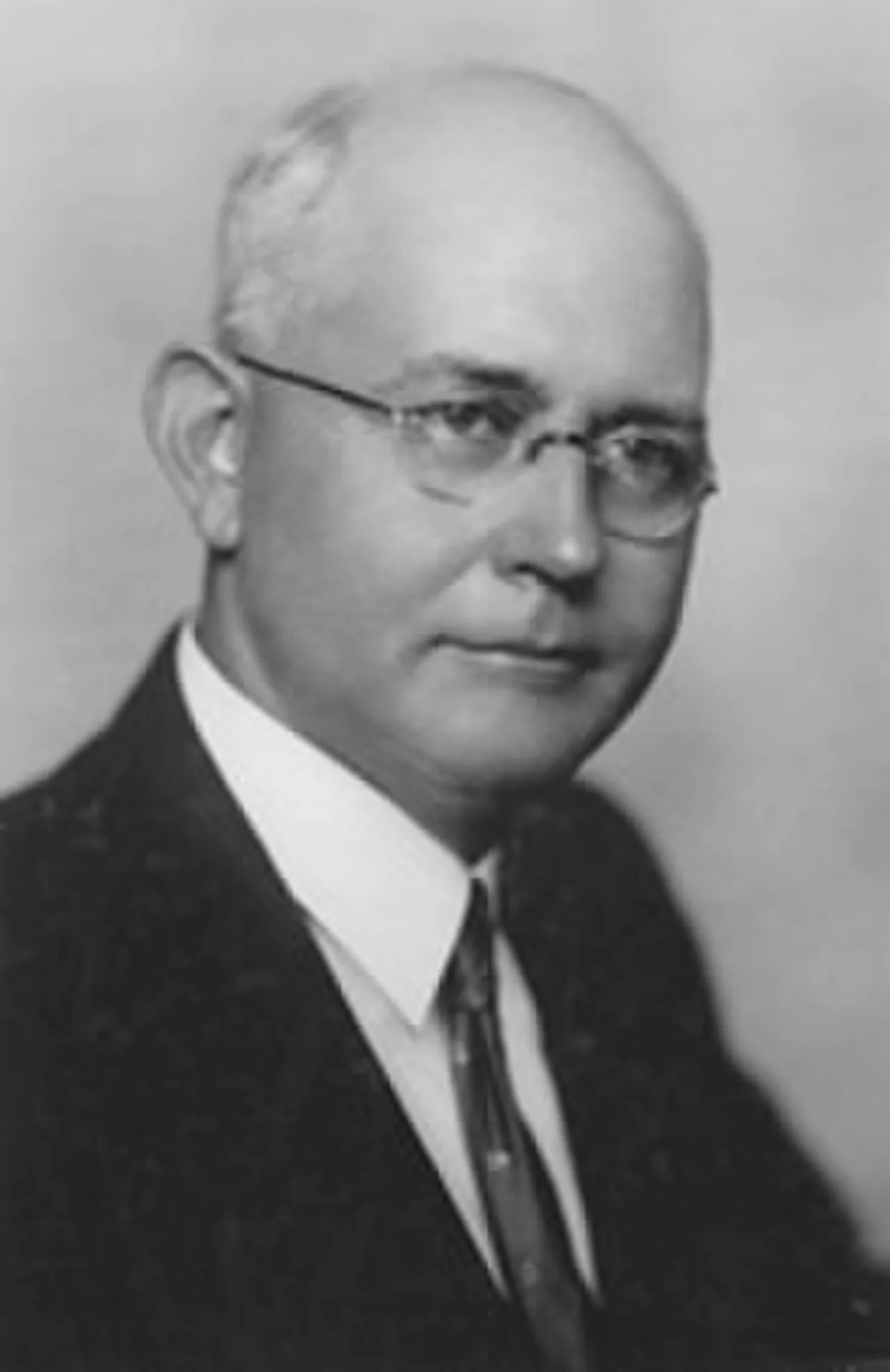 Portrait of James Pinckney Pope (1884–1966) – memorial page