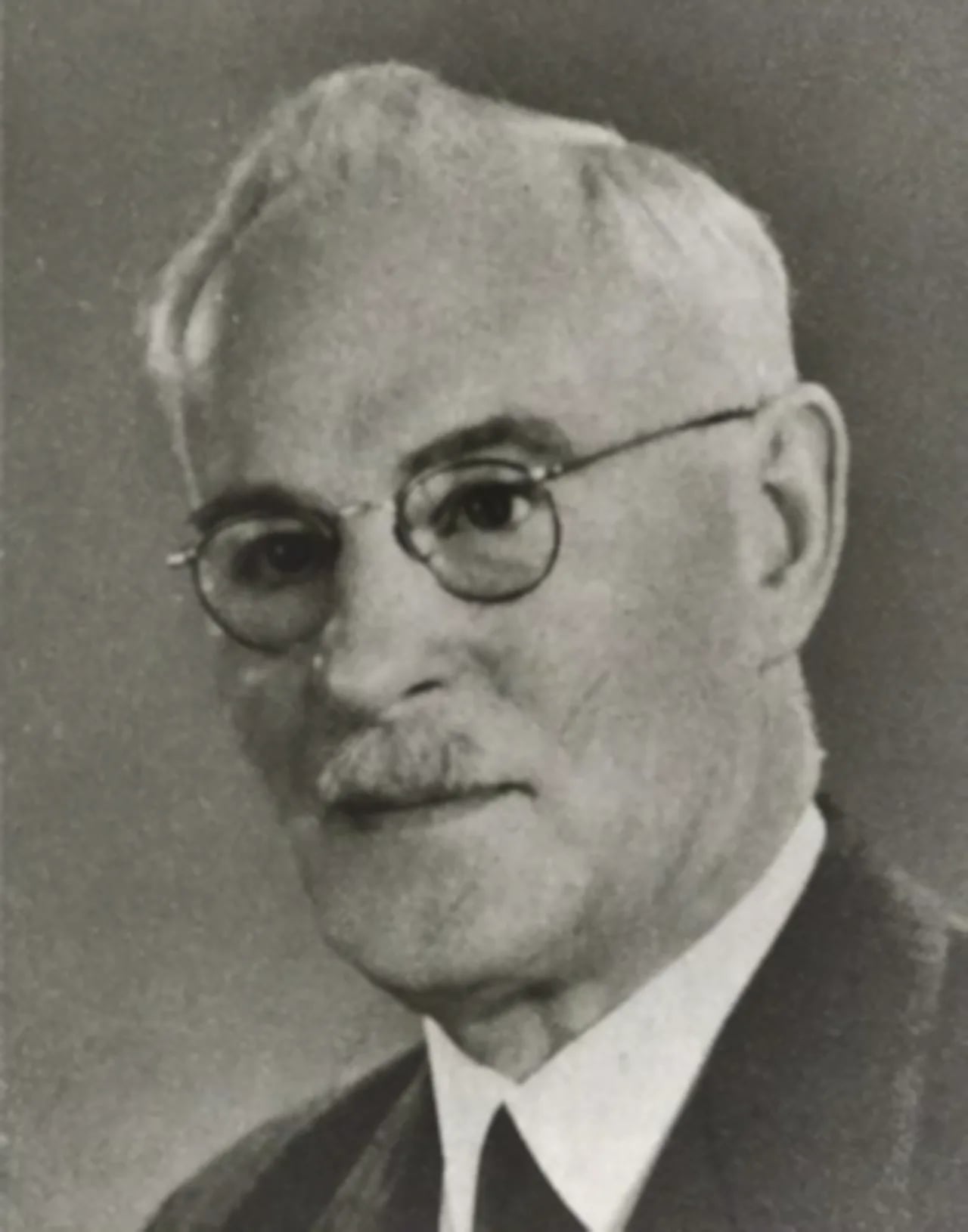 Portrait of Alfred Thinesse (1885–1981) – memorial page