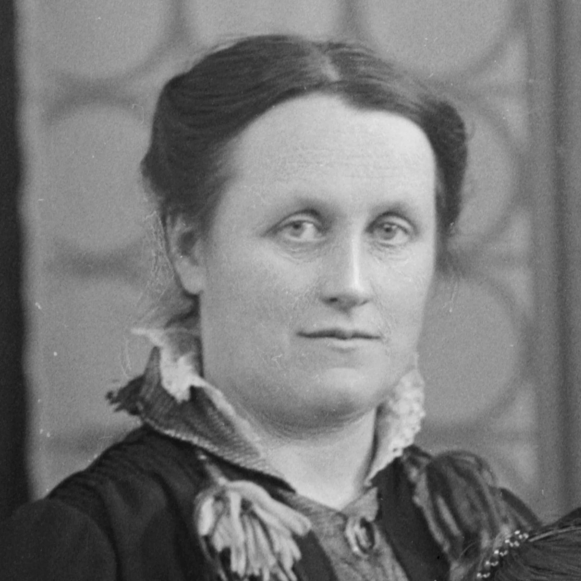 Portrait of Ellen Lie (1876–1946) – memorial page