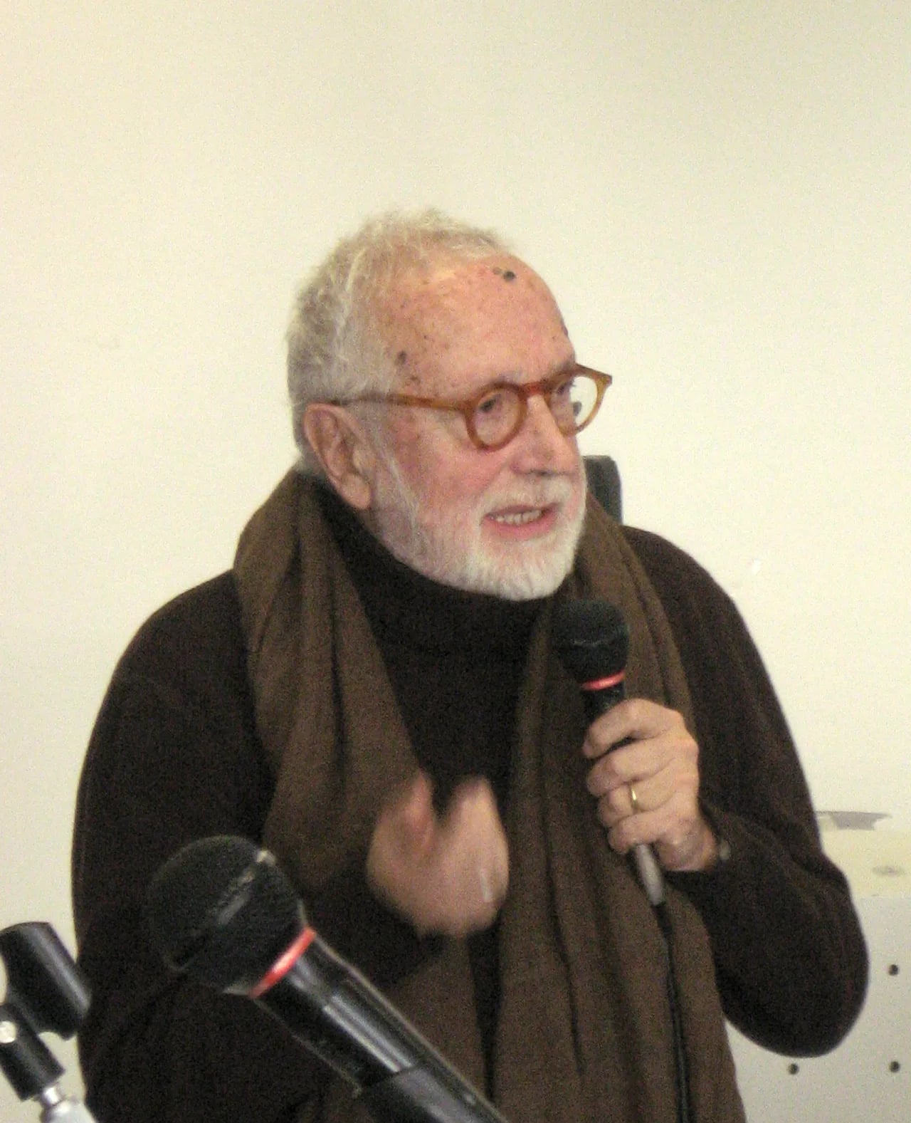 Porträt von Andrea Branzi (1938–2023) – Gedenkseite