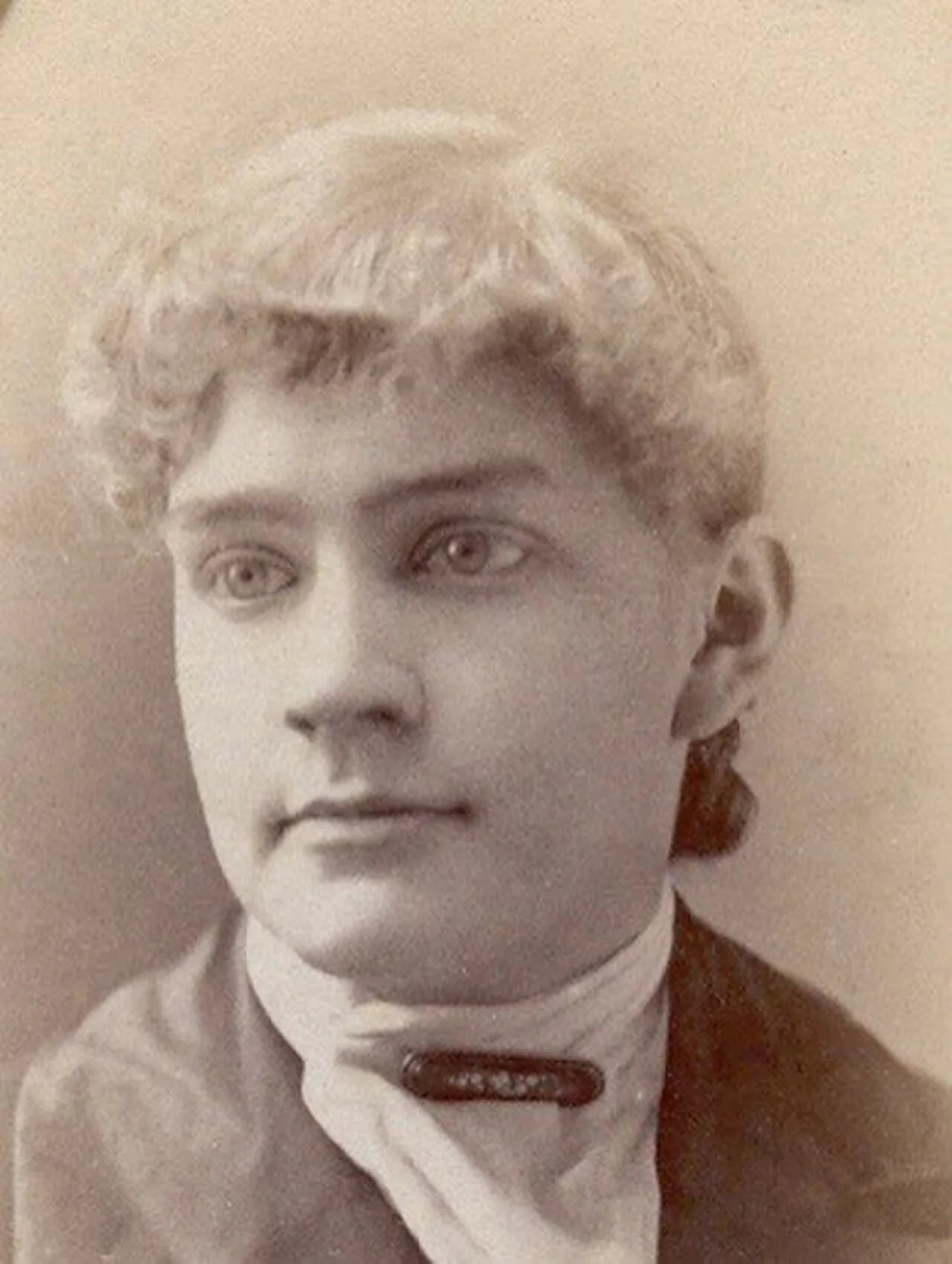 Portrait of Carrie Sweetser (1863–1952) – memorial page