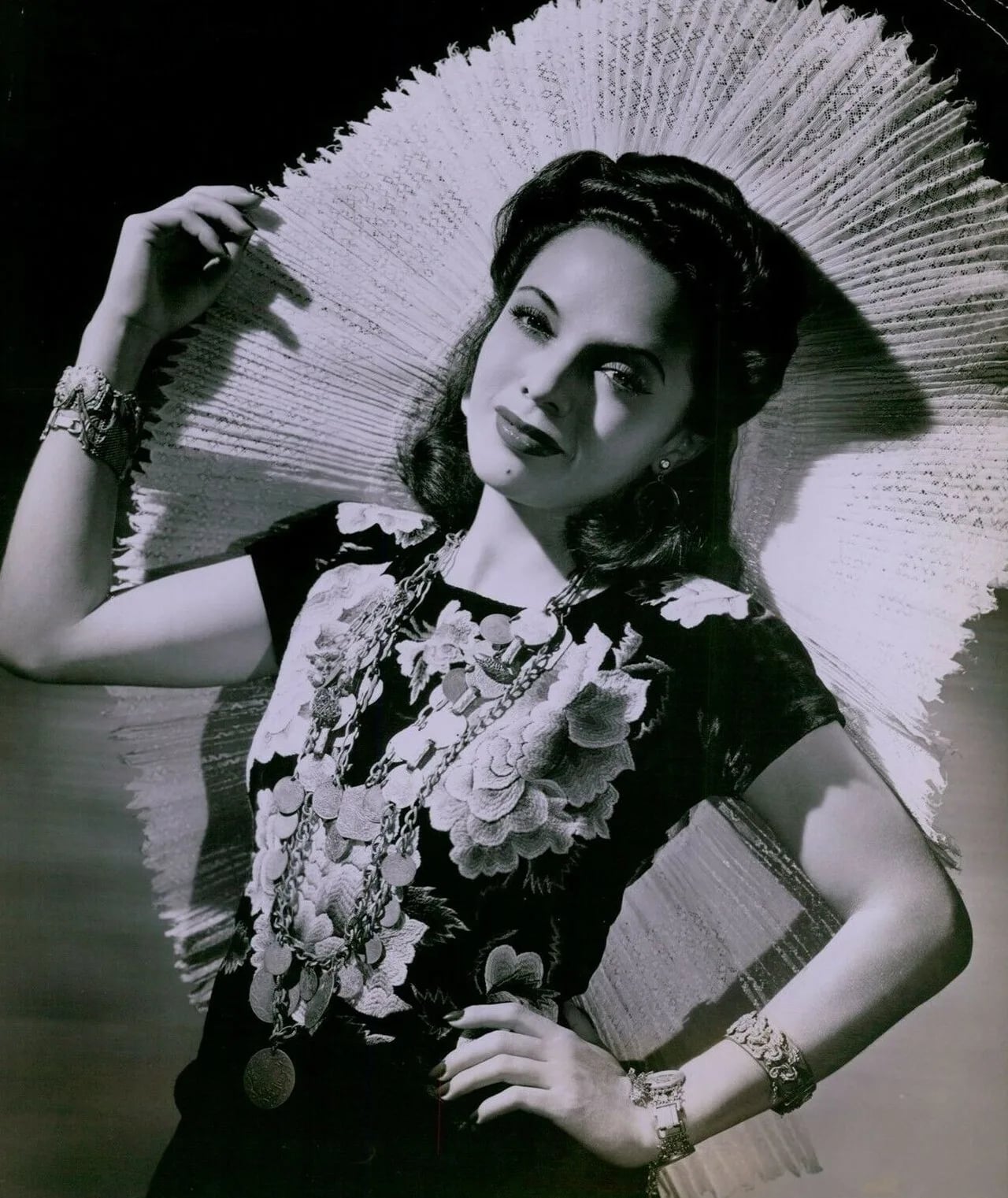Portrait of Dora Luz (1918–2018) – memorial page