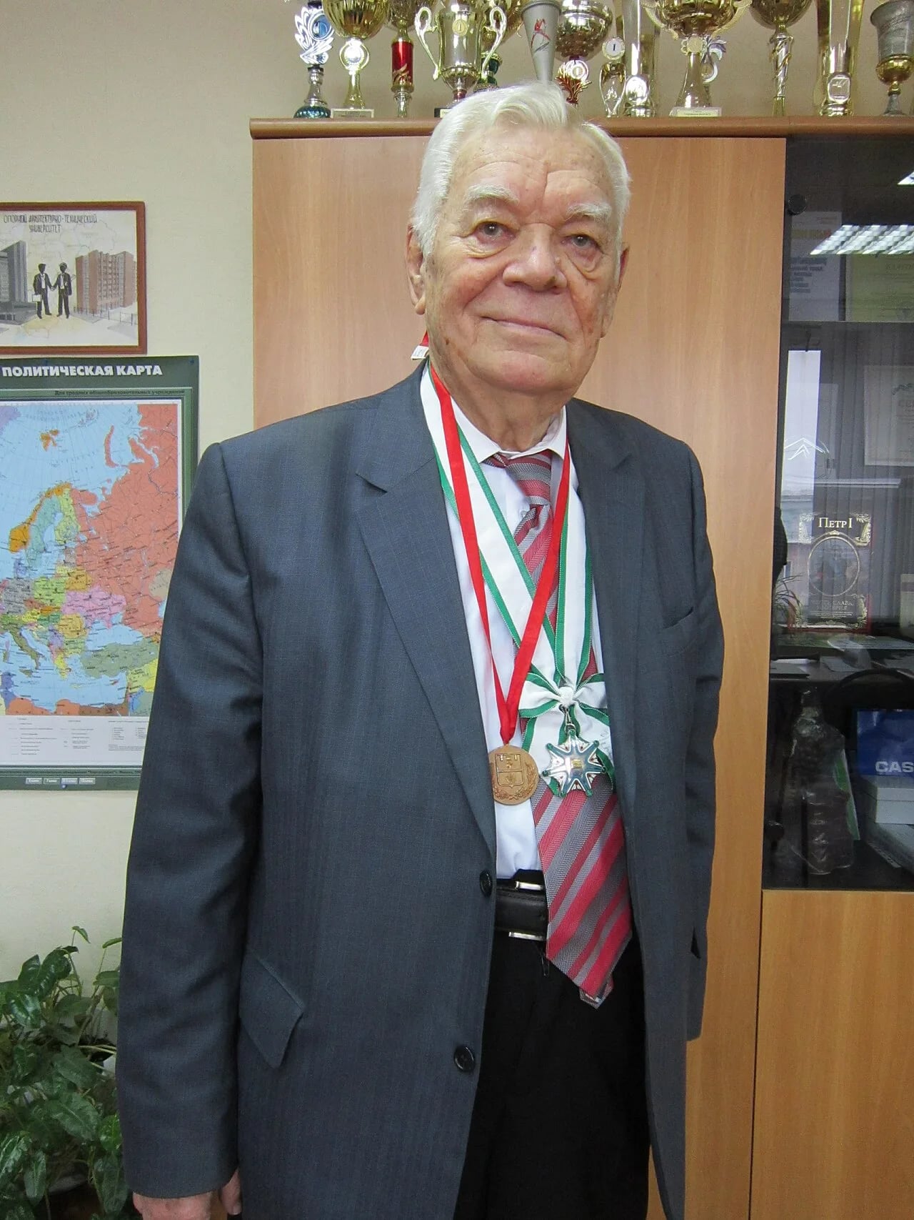 Porträt von Vladimir Atopov (1929–2018) – Gedenkseite