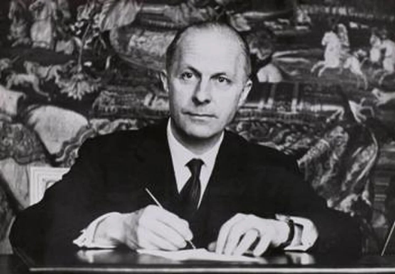 Portrait of Étienne Burin des Roziers (1913–2012) – memorial page