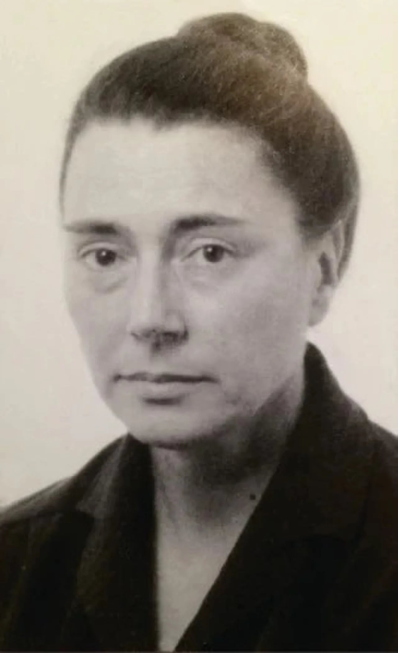Portrait of Anne Chayet (1943–2015) – memorial page