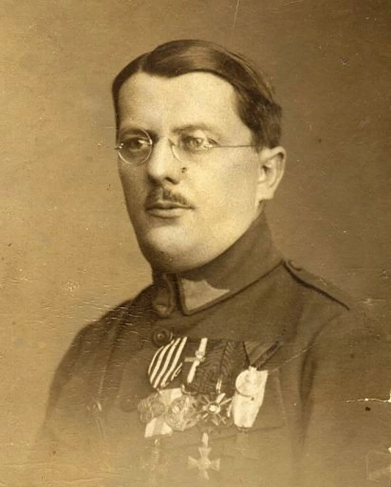Portrait of Robert Vobrátilek (1886–1956) – memorial page