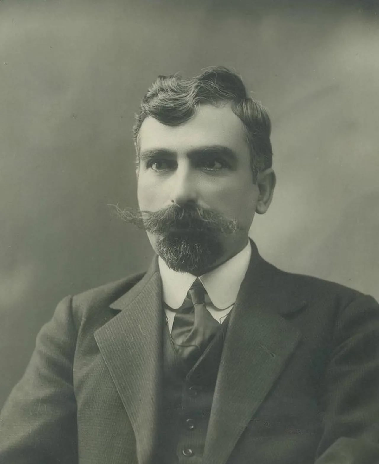 Portrait of Aram Manukian (1879–1919) – memorial page