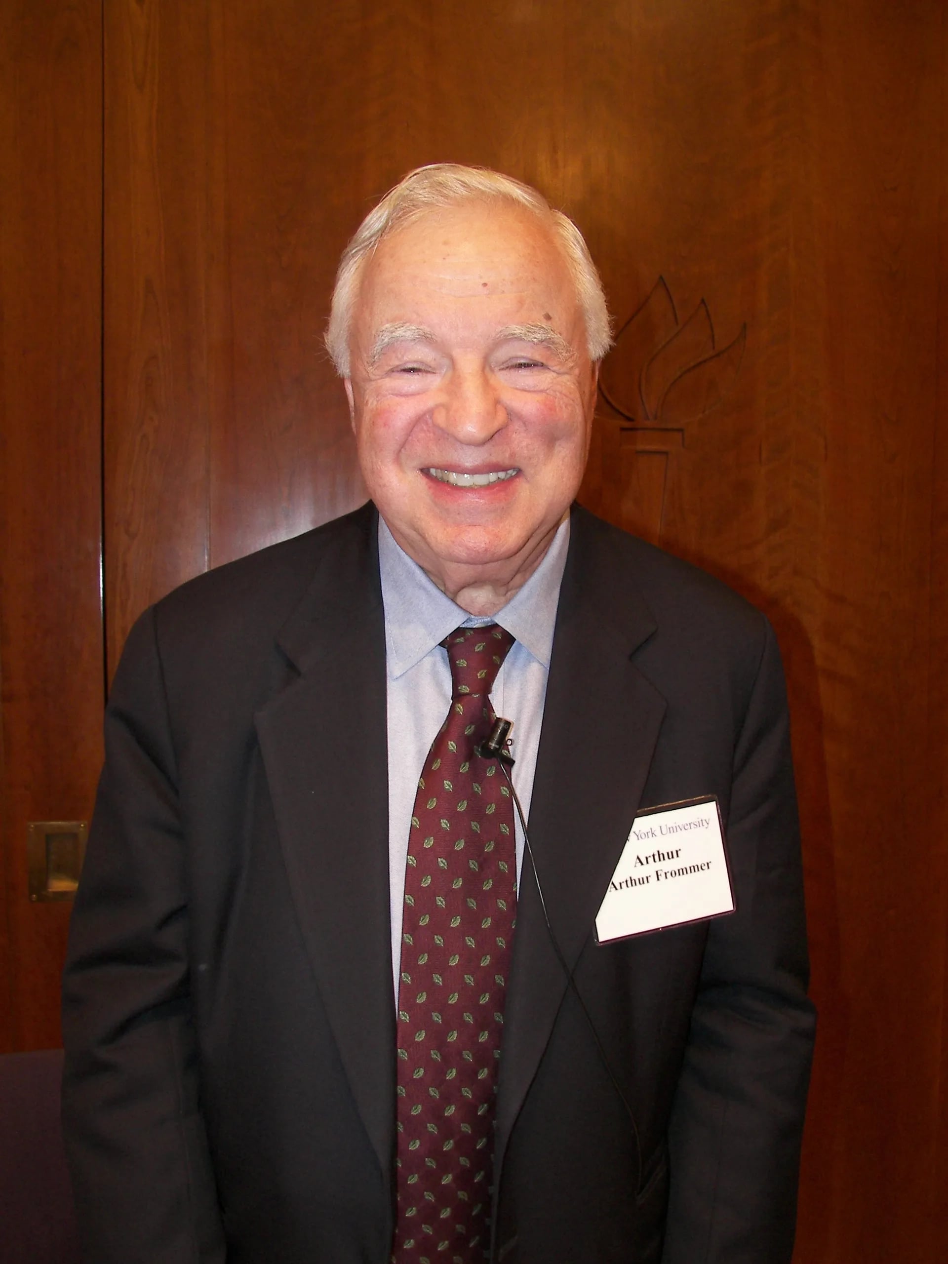 Portrait of Arthur Frommer (1929–2024) – memorial page