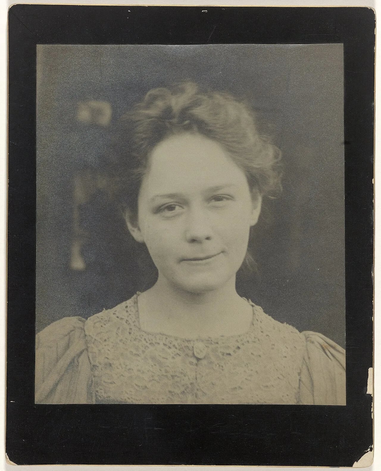 Portrait of Lucie Broedelet (1875–1969) – memorial page