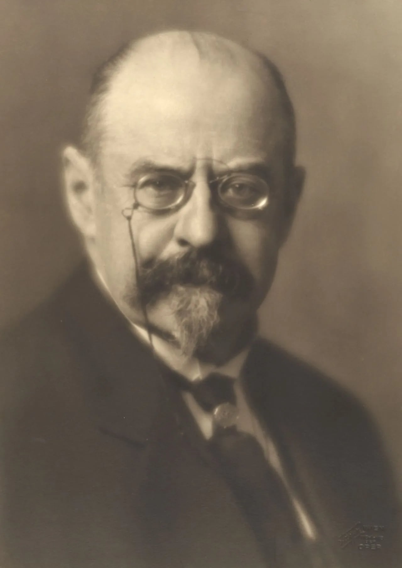 Portrait of Émile Vandervelde (1866–1938) – memorial page