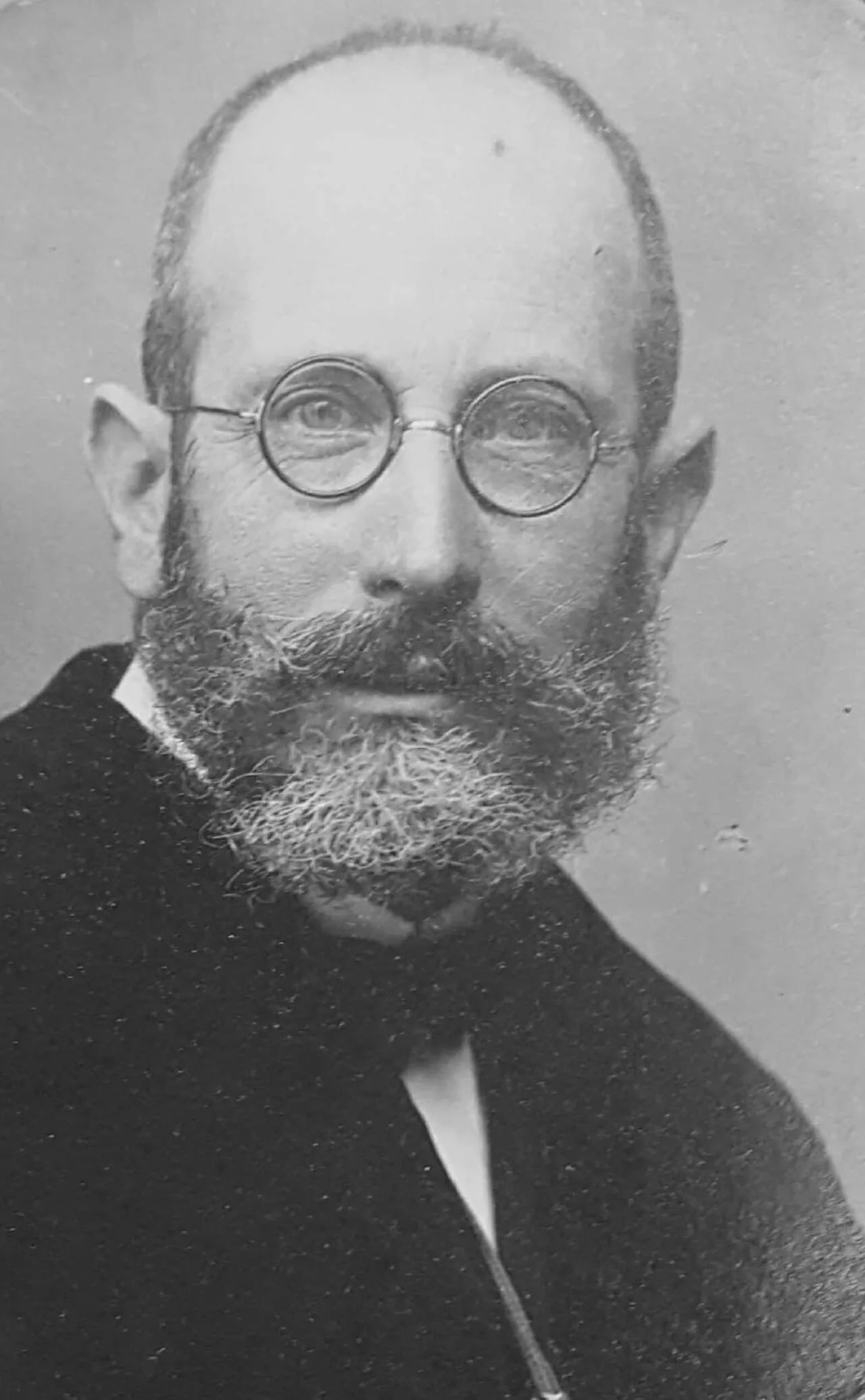 Portrait of Leonardo Rodrigo Lavín (1867–1950) – memorial page