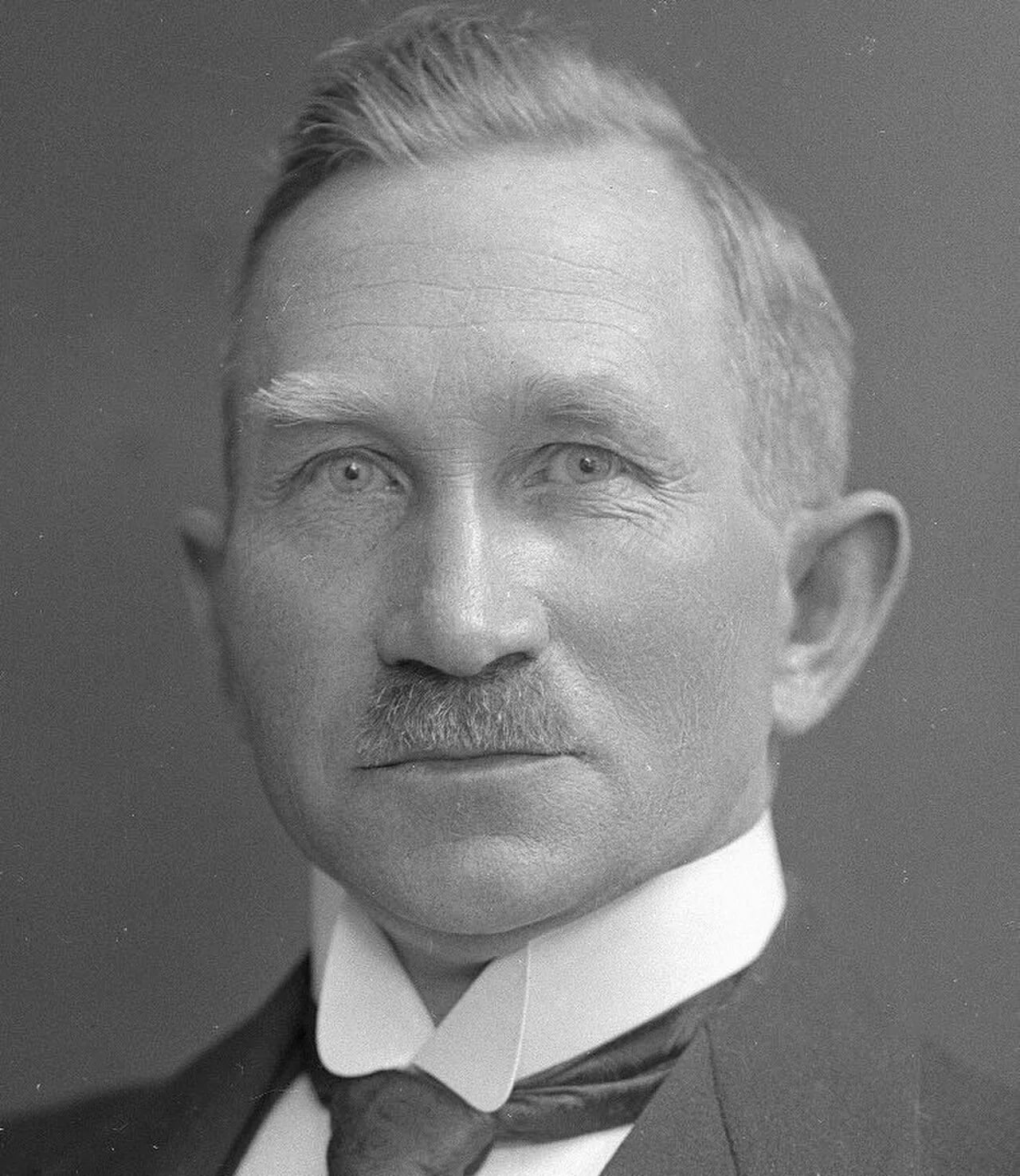 Portrait of Carl Andrén (1875–1928) – memorial page